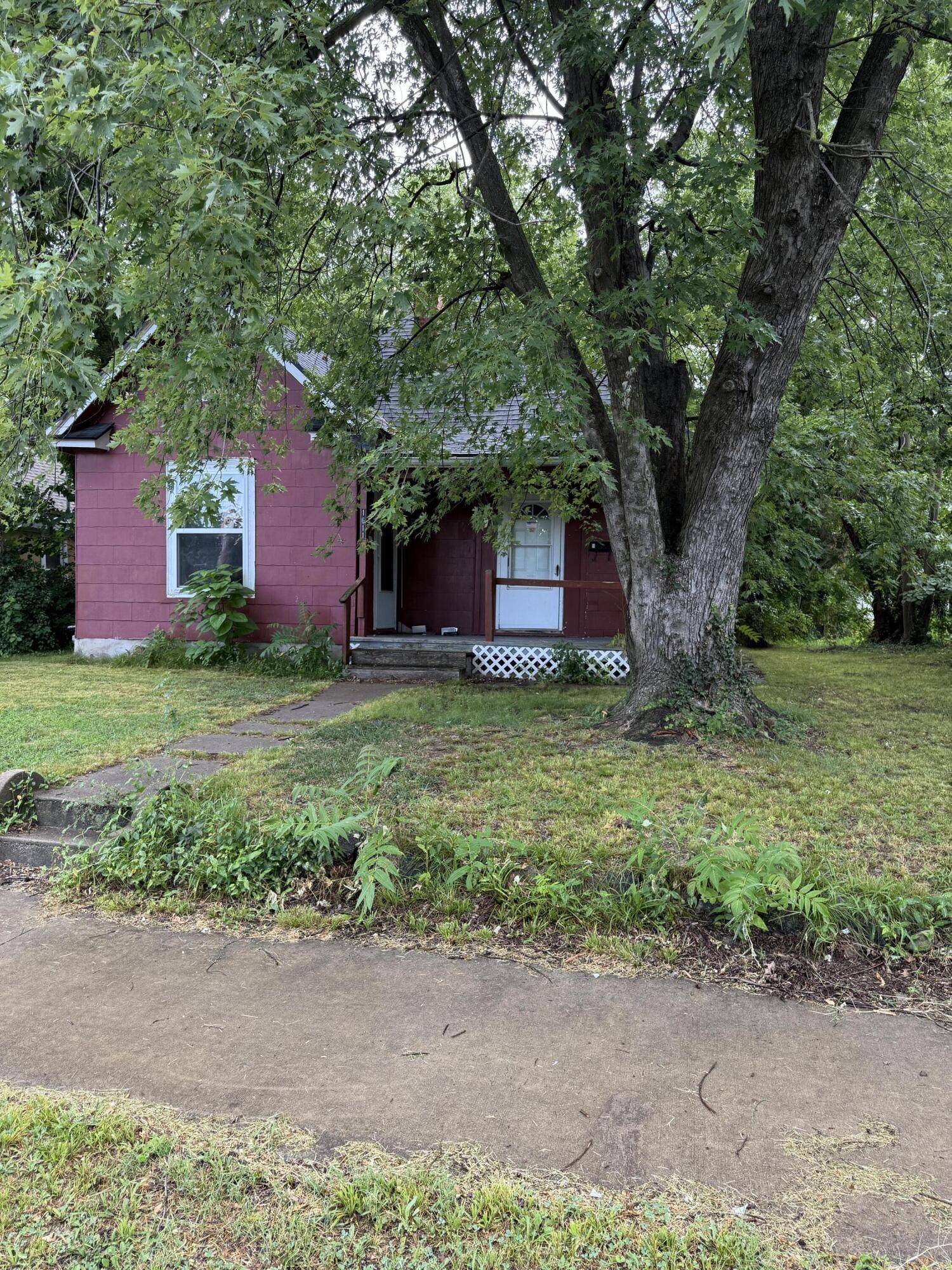 1611 S Pearl AVE, Joplin, MO 64804