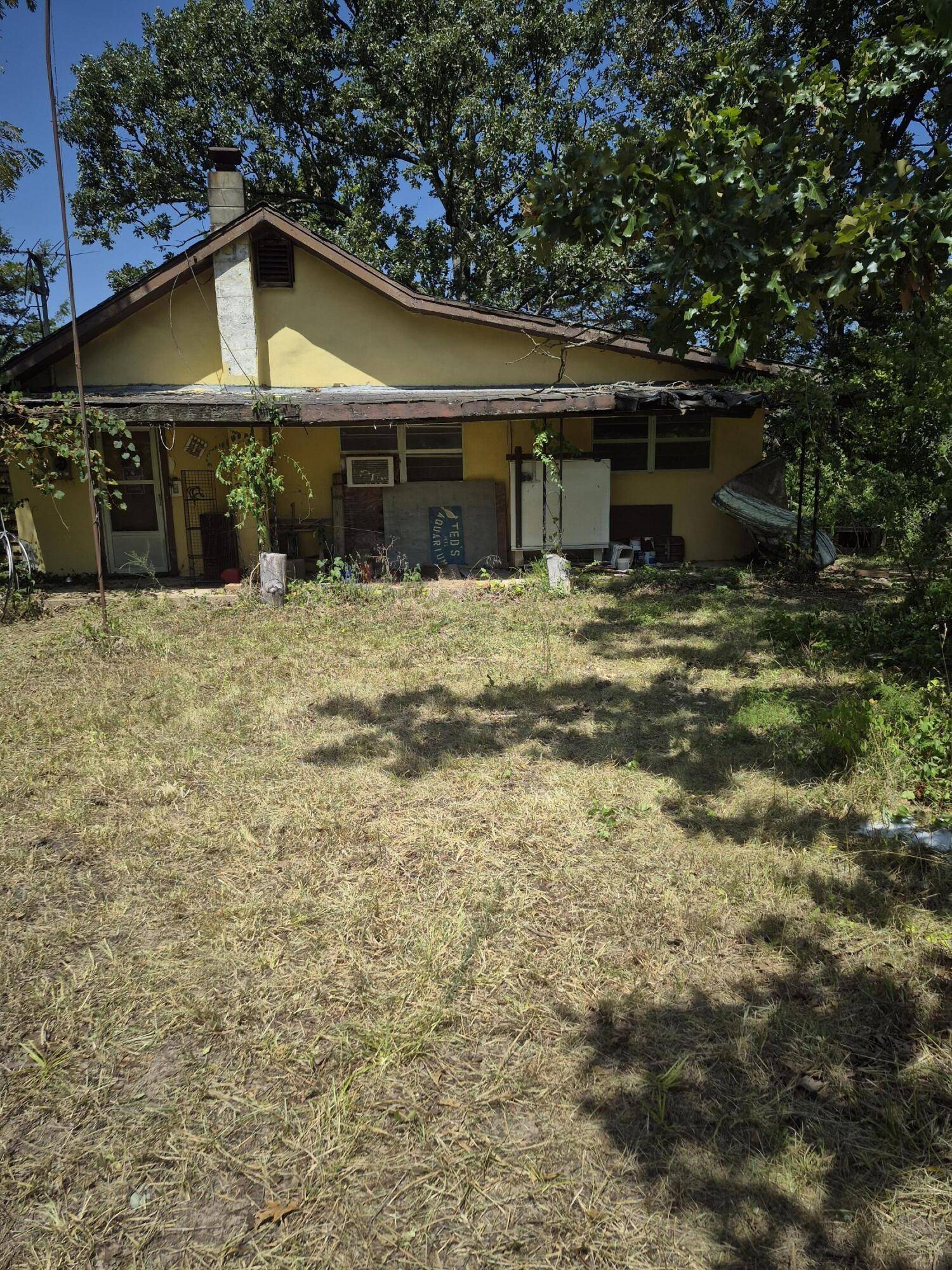 1433 Rolling Hills RD, Lebanon, MO 65536