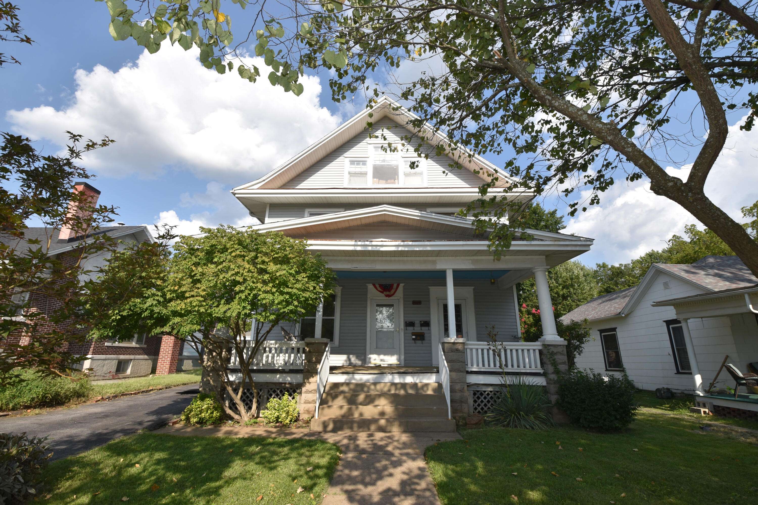 1464 N Washington AVE, Springfield, MO 65802