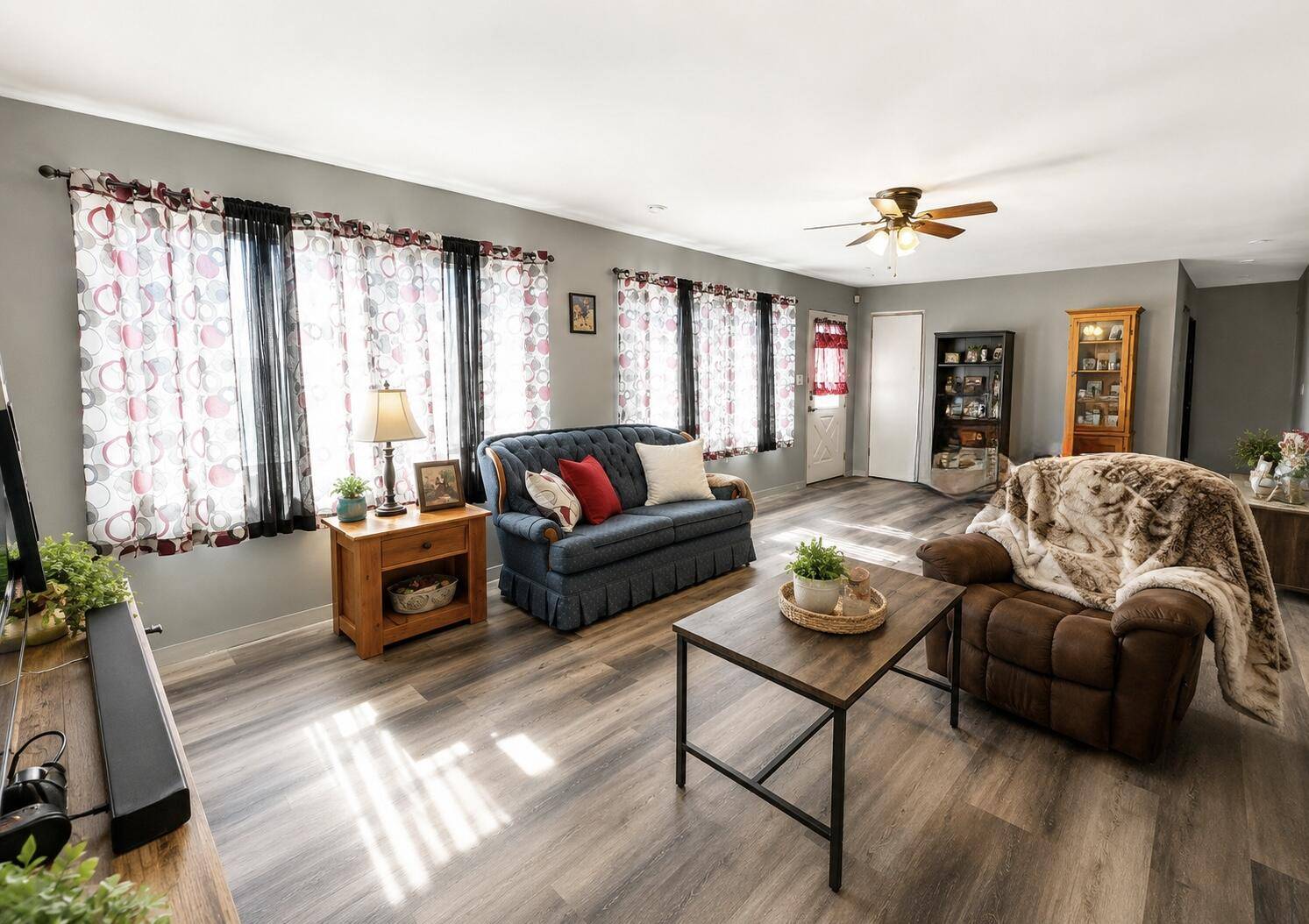 913 Flower Box LN, Neosho, MO 64850