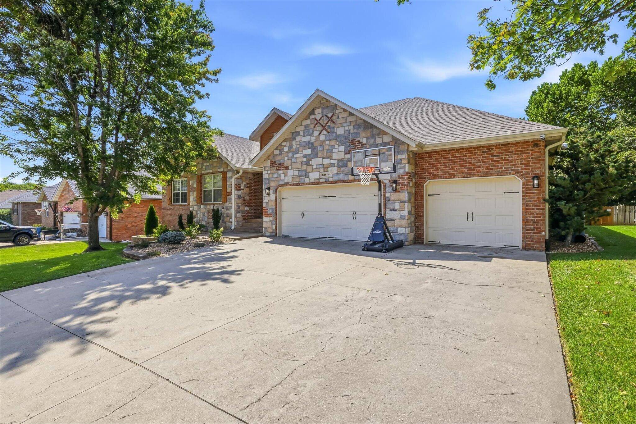 848 E Country Ridge ST, Nixa, MO 65714