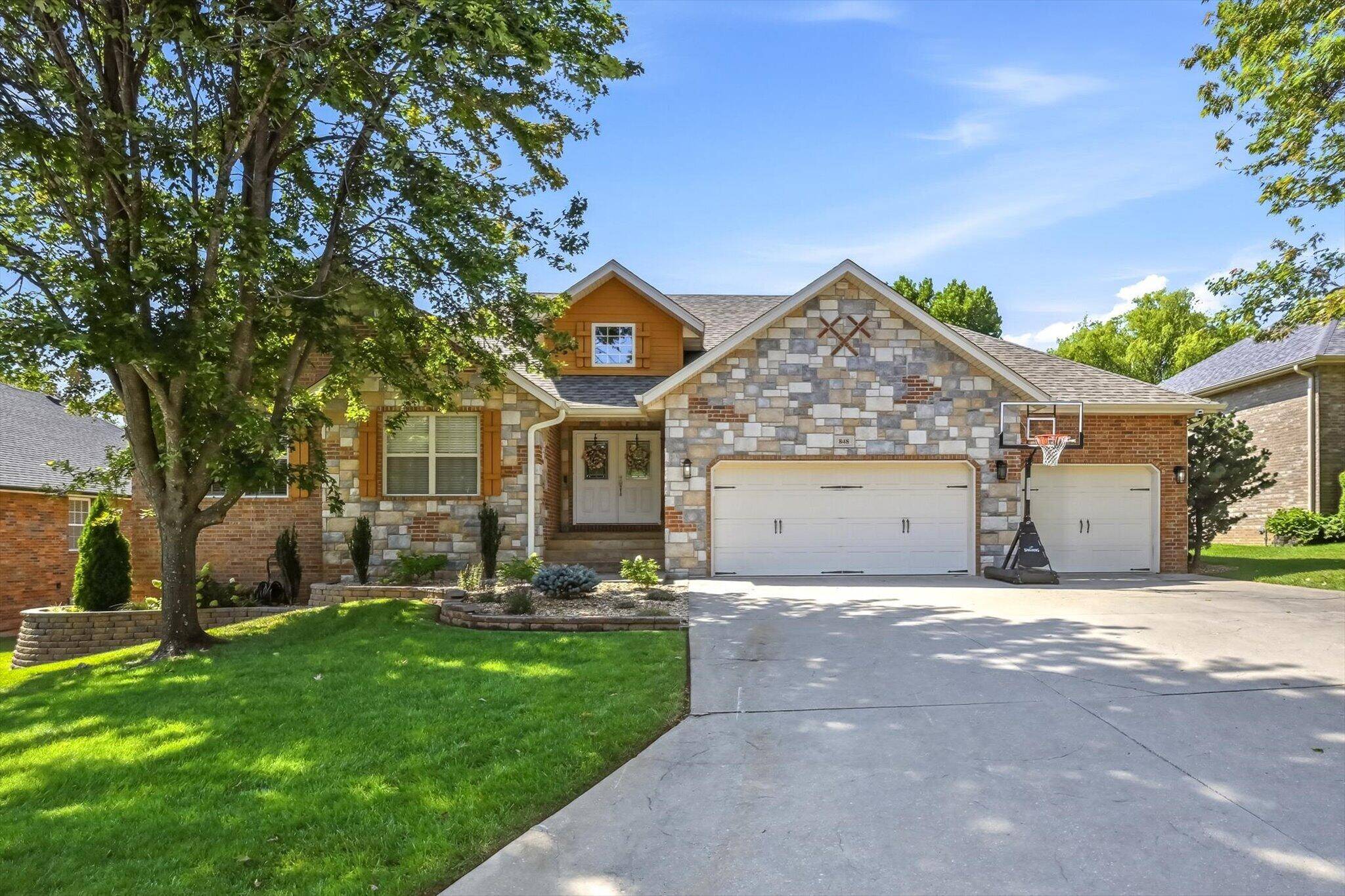 848 E Country Ridge ST, Nixa, MO 65714