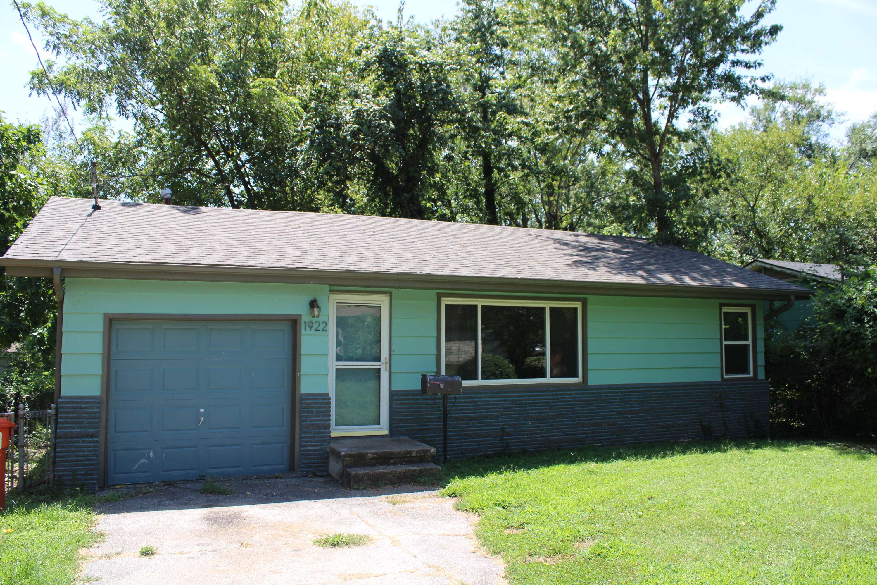 1922 W Water ST, Springfield, MO 65802