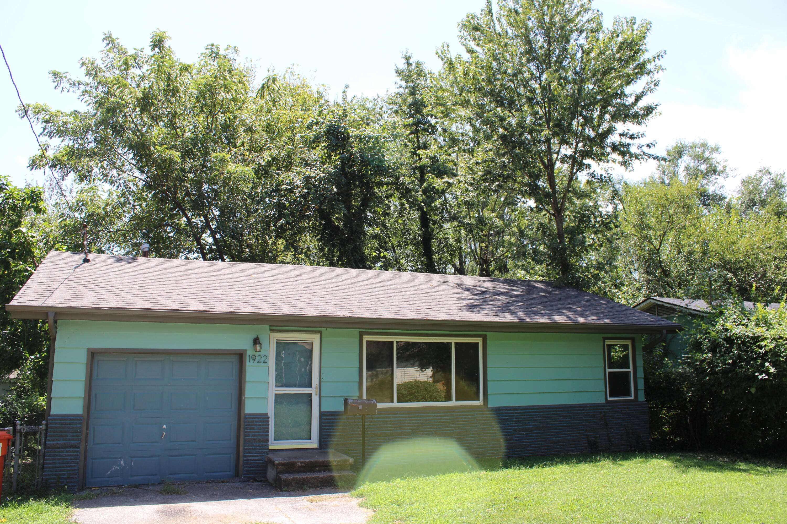 1922 W Water ST, Springfield, MO 65802