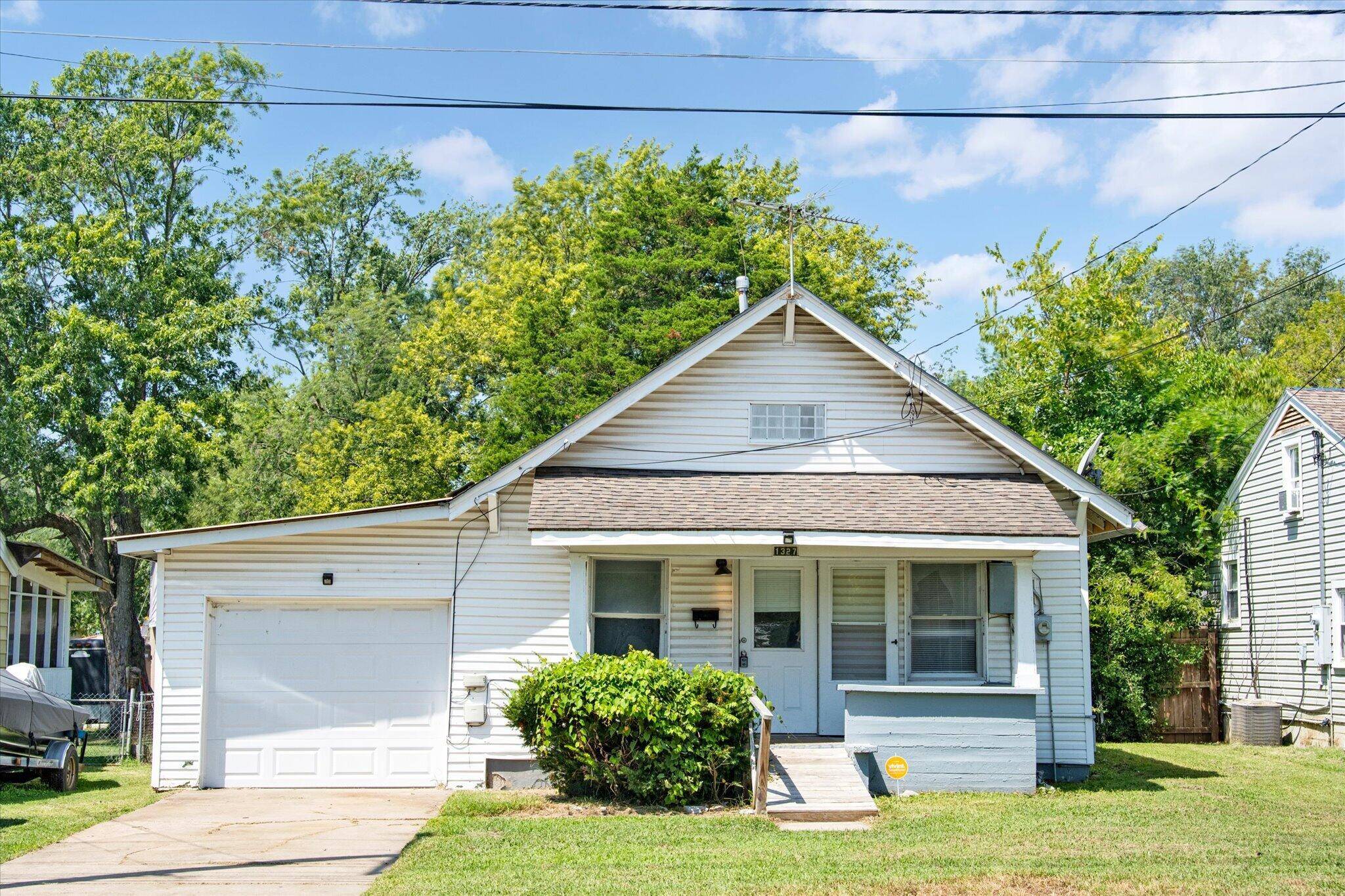 1327 N Marion AVE, Springfield, MO 65802