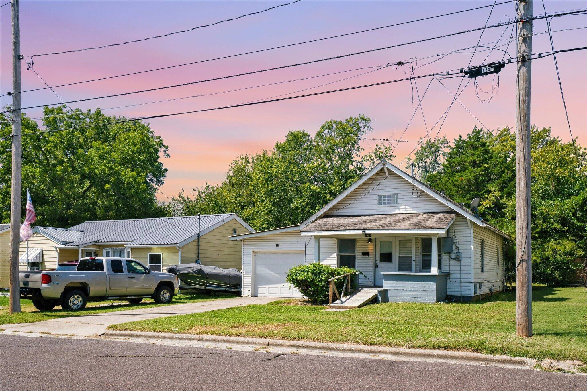 1327 N Marion AVE, Springfield, MO 65802