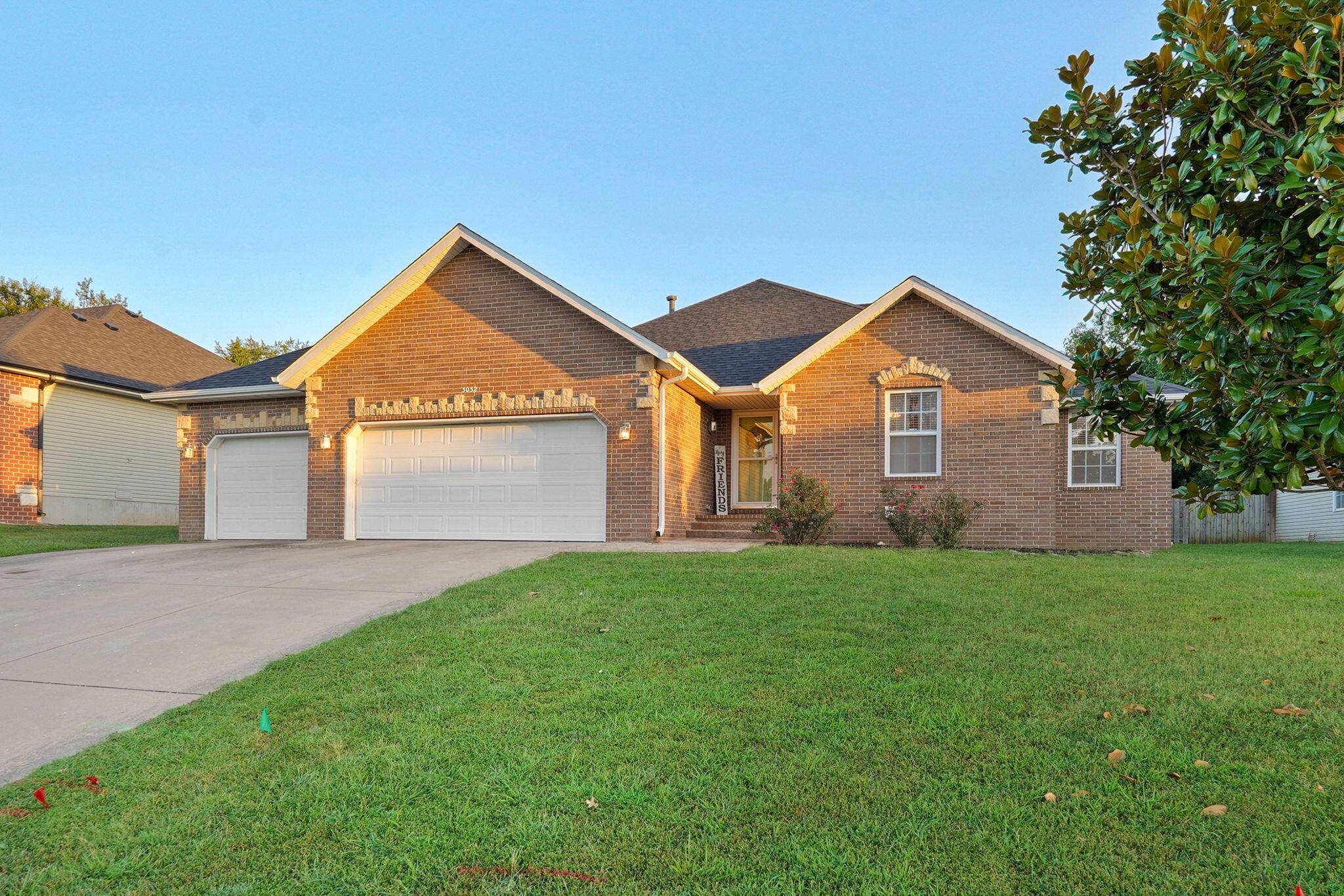 3032 W Grandview ST, Springfield, MO 65803