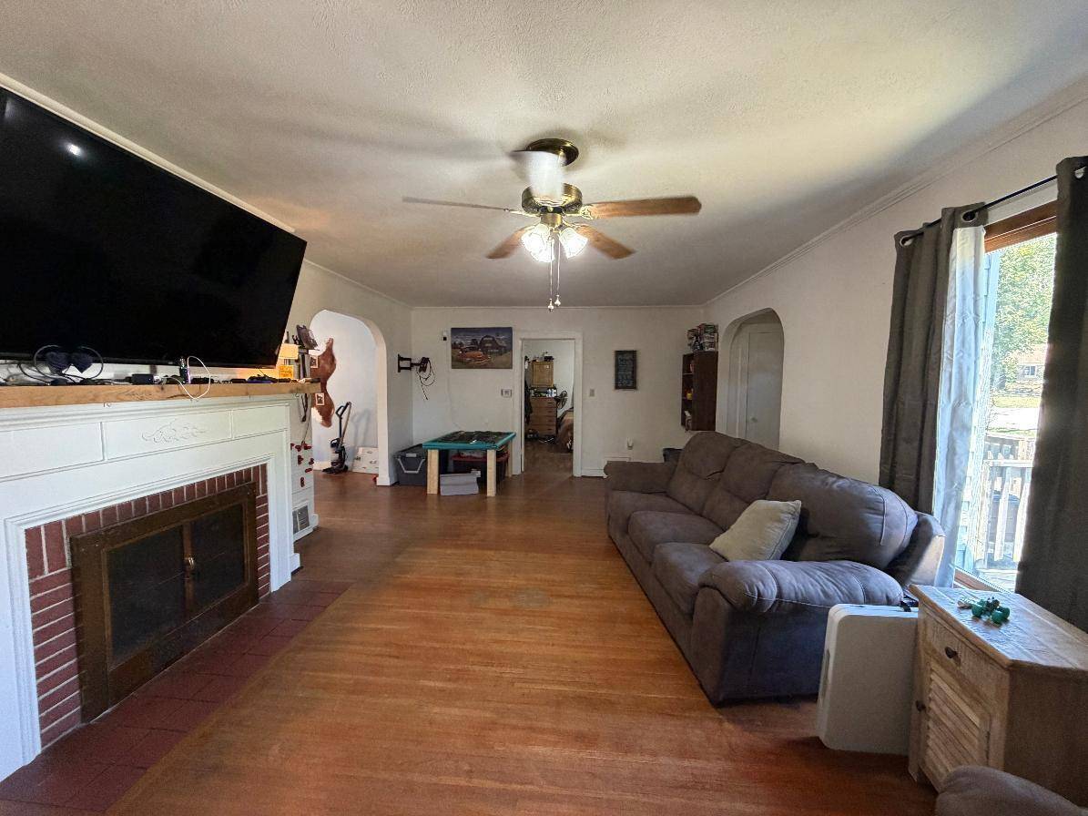 1015 Durnell ST, Cabool, MO 65689