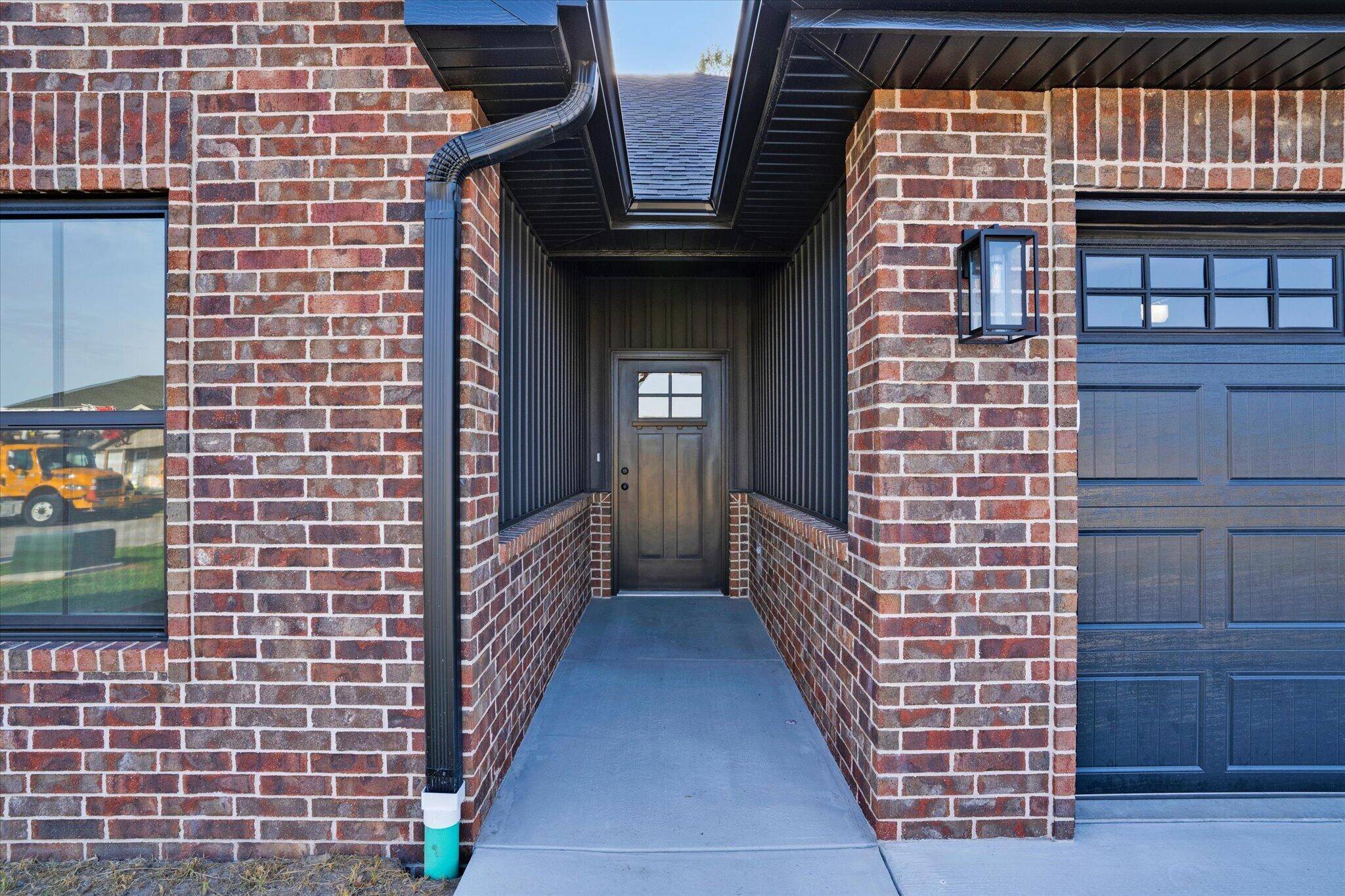2740 S Caden LN, Bolivar, MO 65613