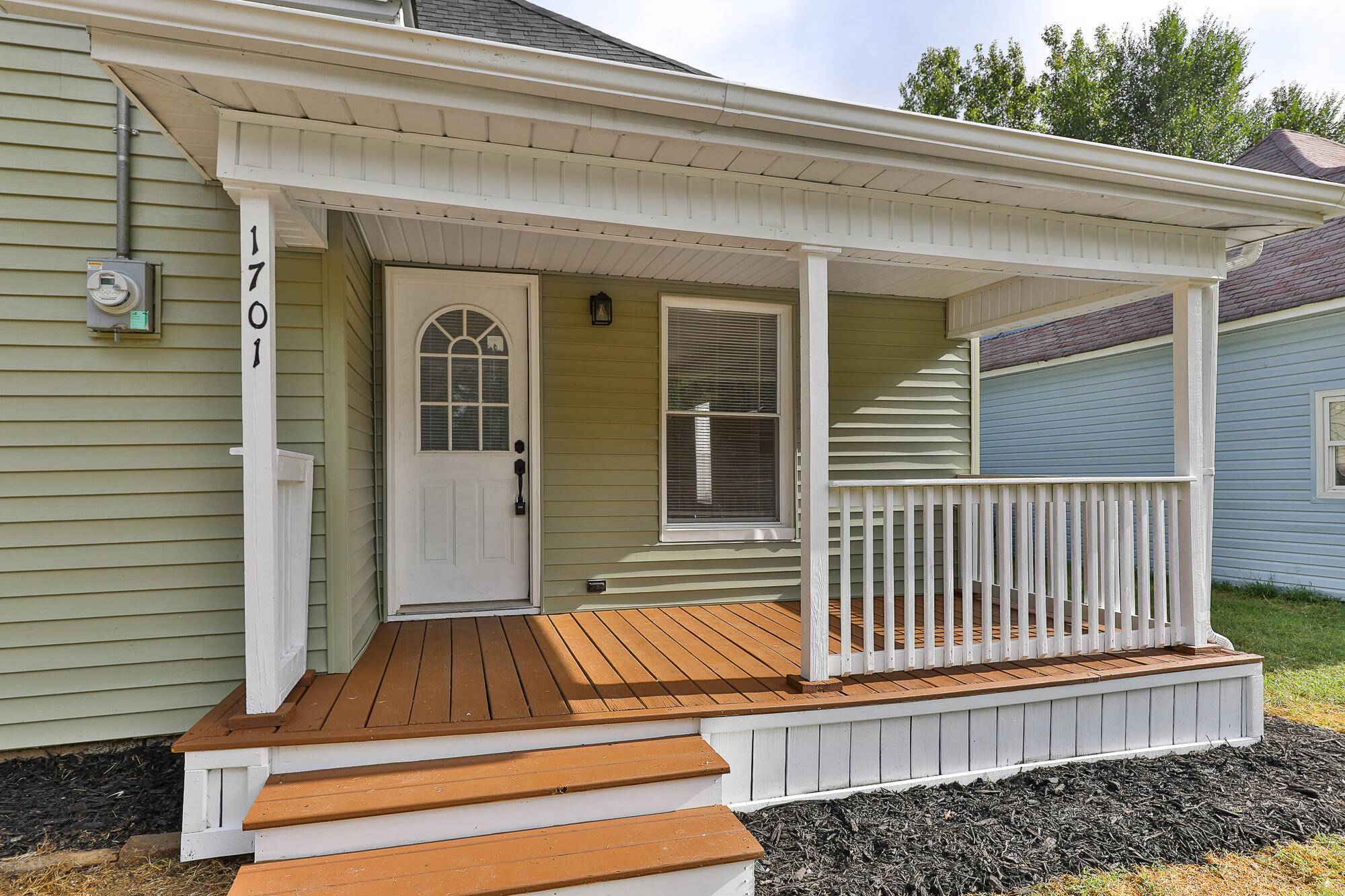 1701 W Lee ST, Springfield, MO 65803