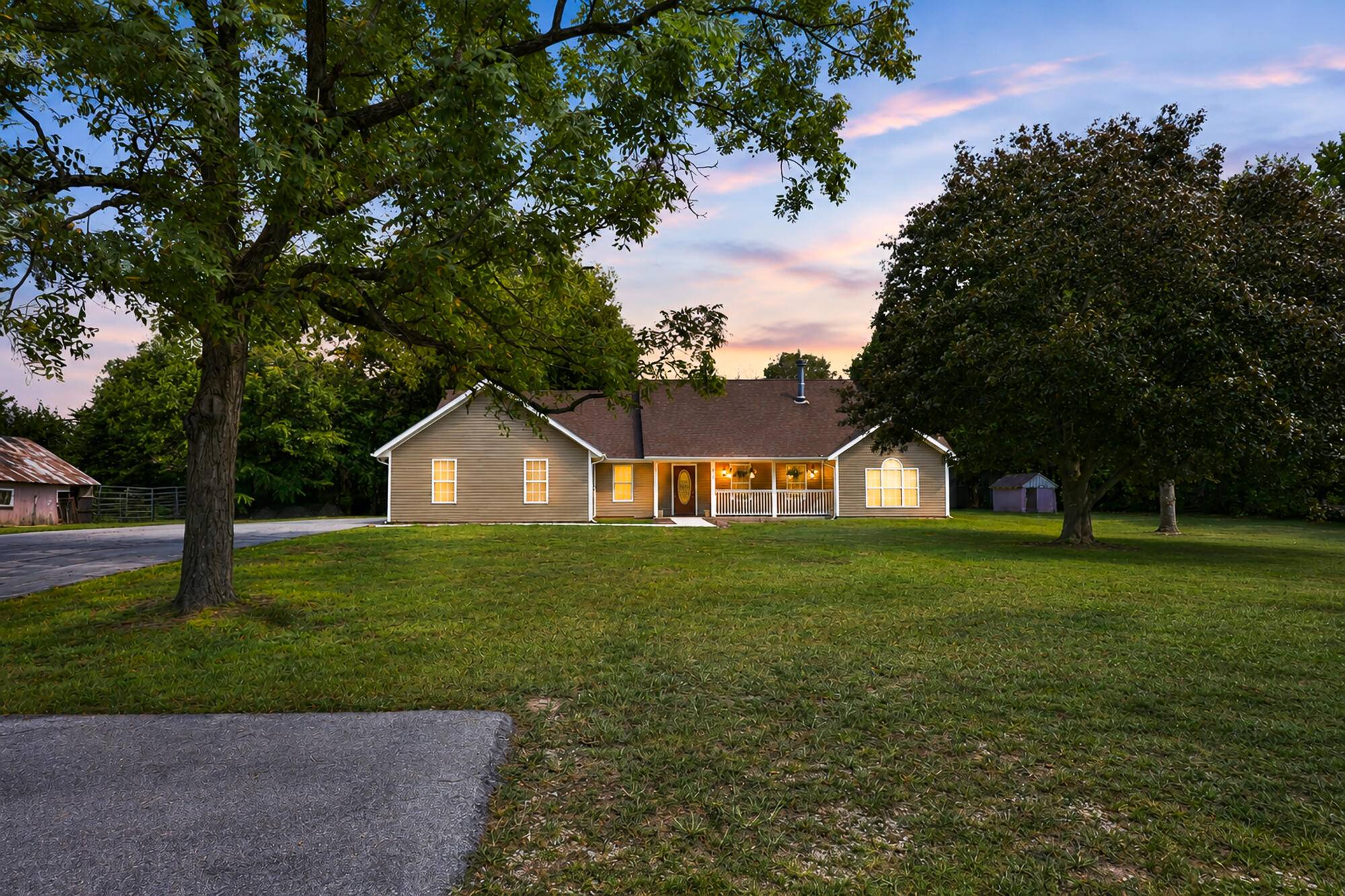 2155 E 535th RD, Pleasant Hope, MO 65725