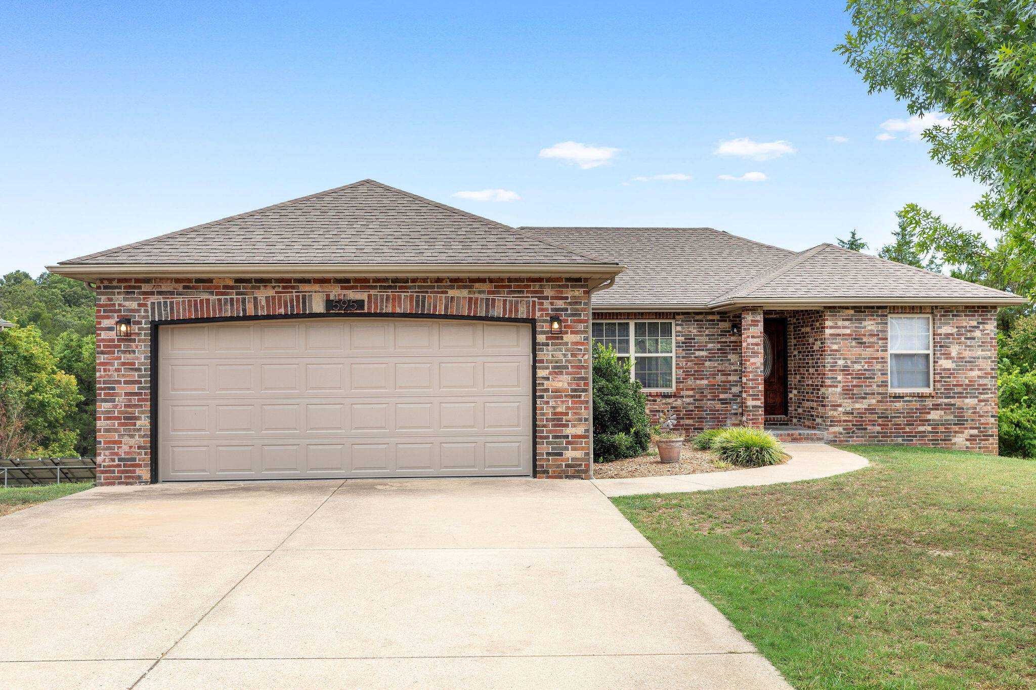 595 Amber AVE, Hollister, MO 65672