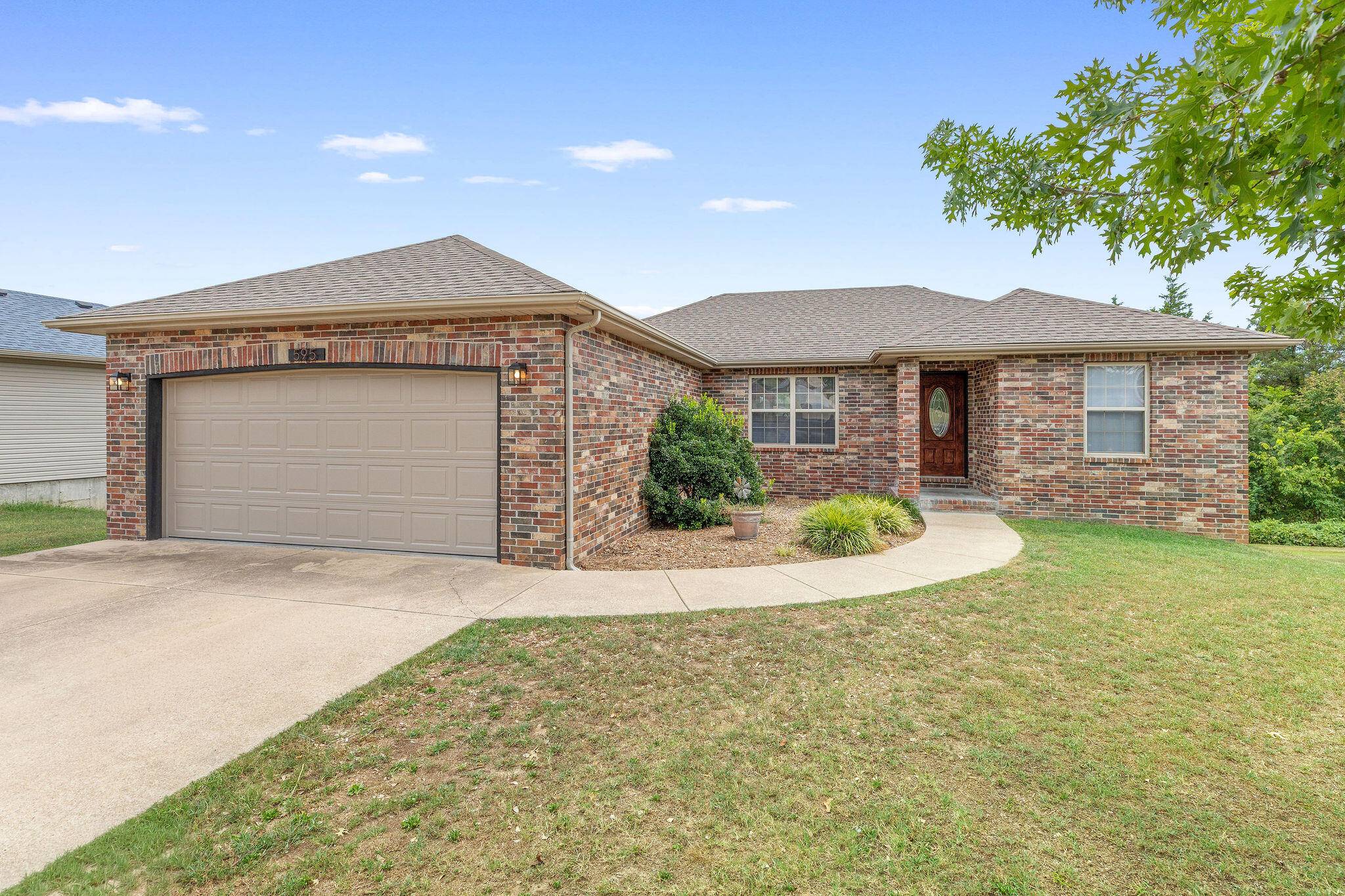 595 Amber AVE, Hollister, MO 65672