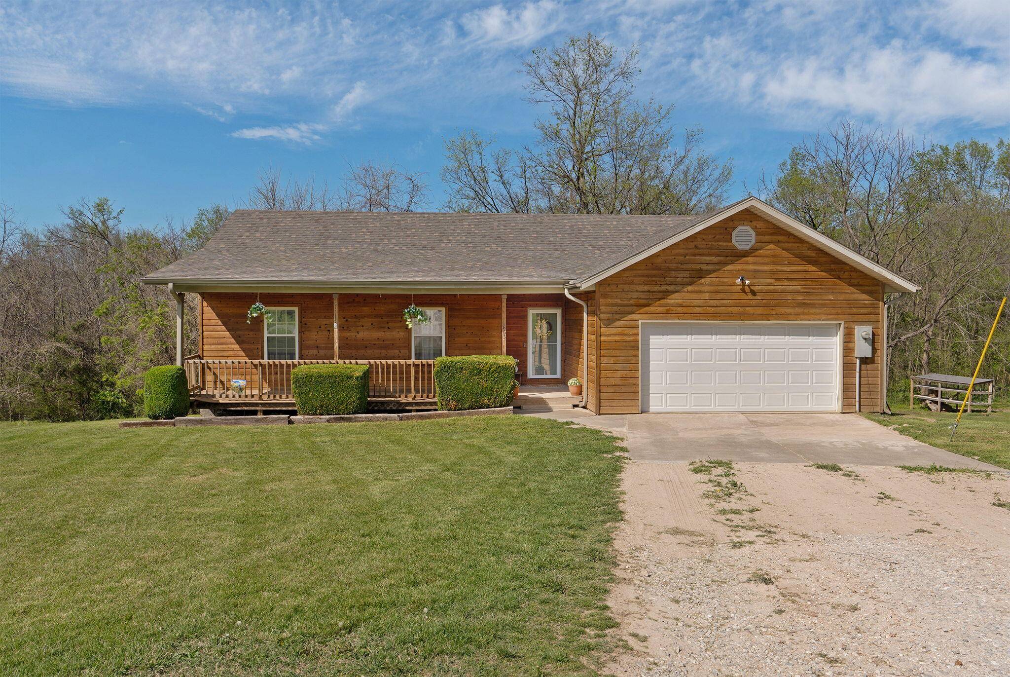 1865 N College CIR, Morrisville, MO 65645