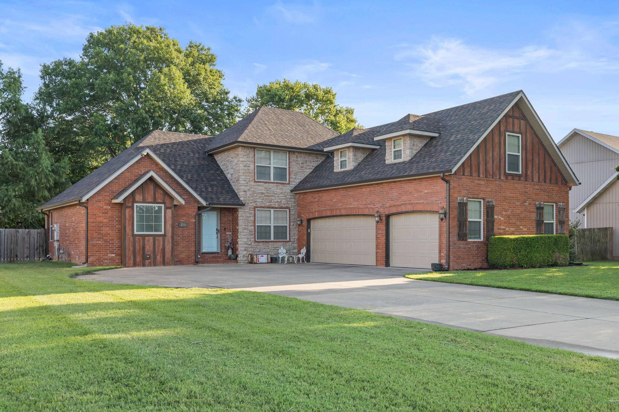 253 E Grace ST, Republic, MO 65738