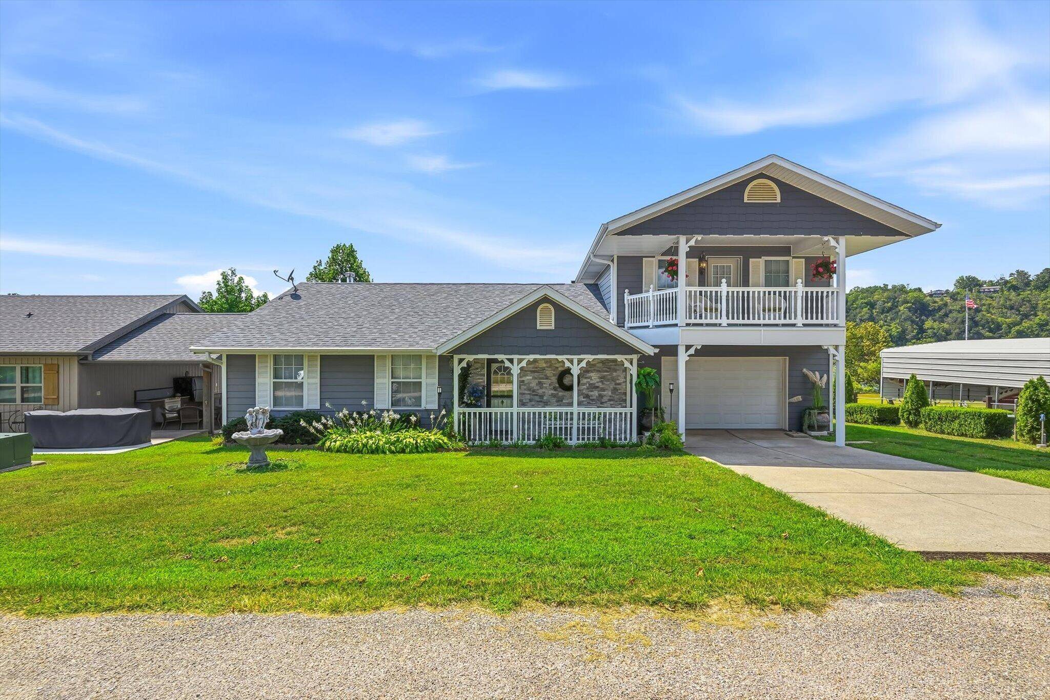 3312 Long Bend RD, Galena, MO 65656