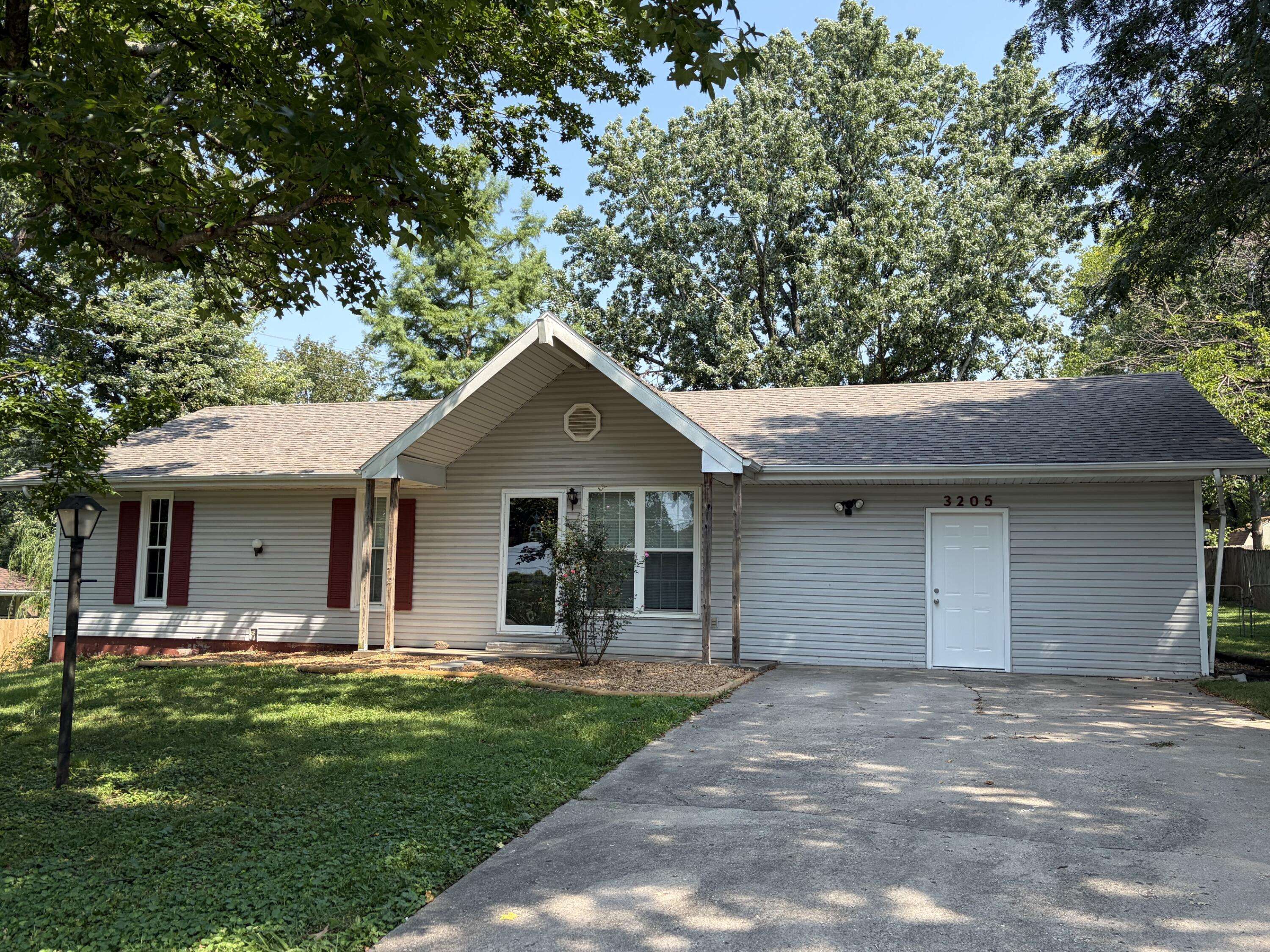 3205 W Marty ST, Springfield, MO 65810