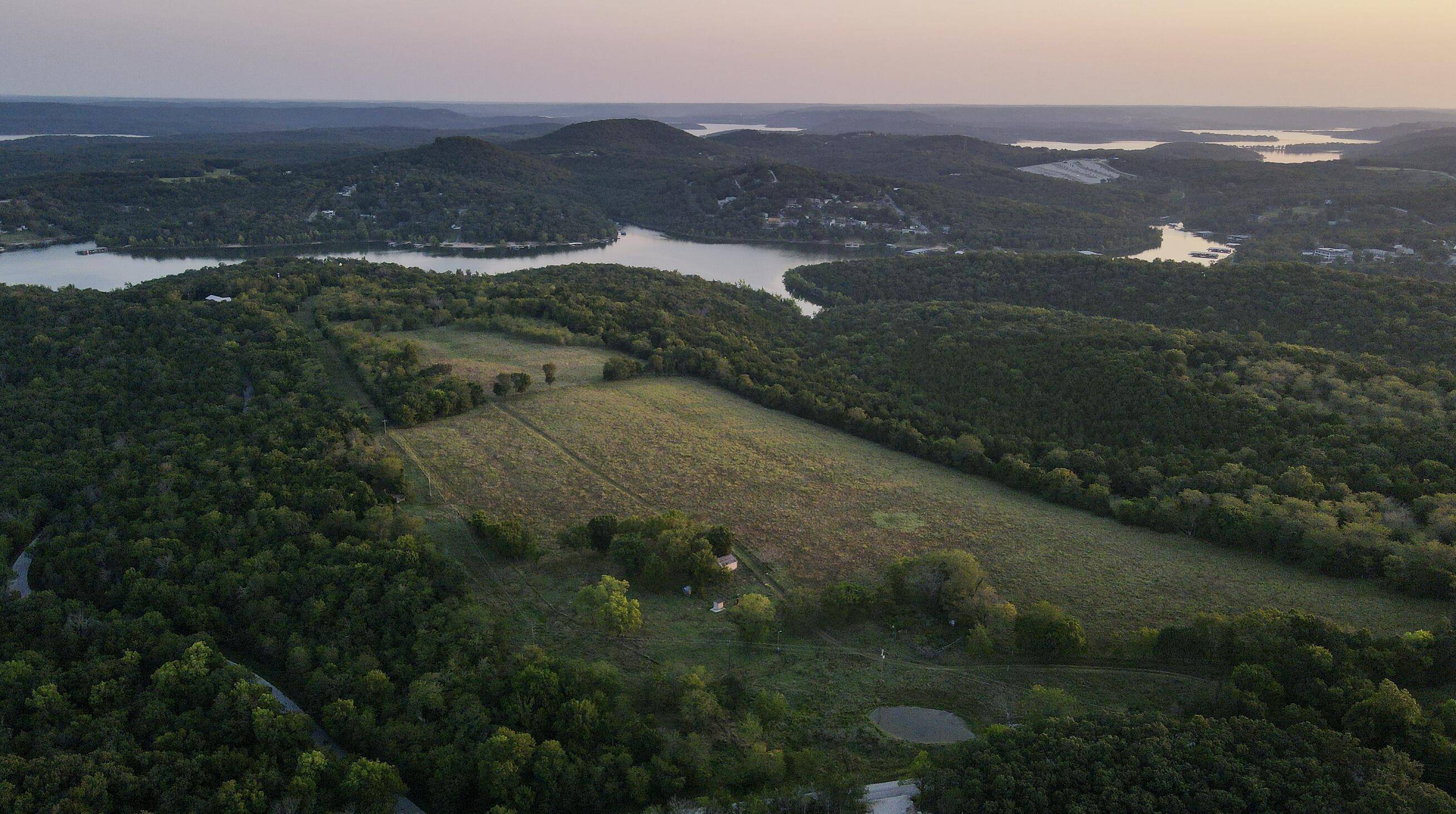 000 Quiet Acres RD, Lampe, MO 65681