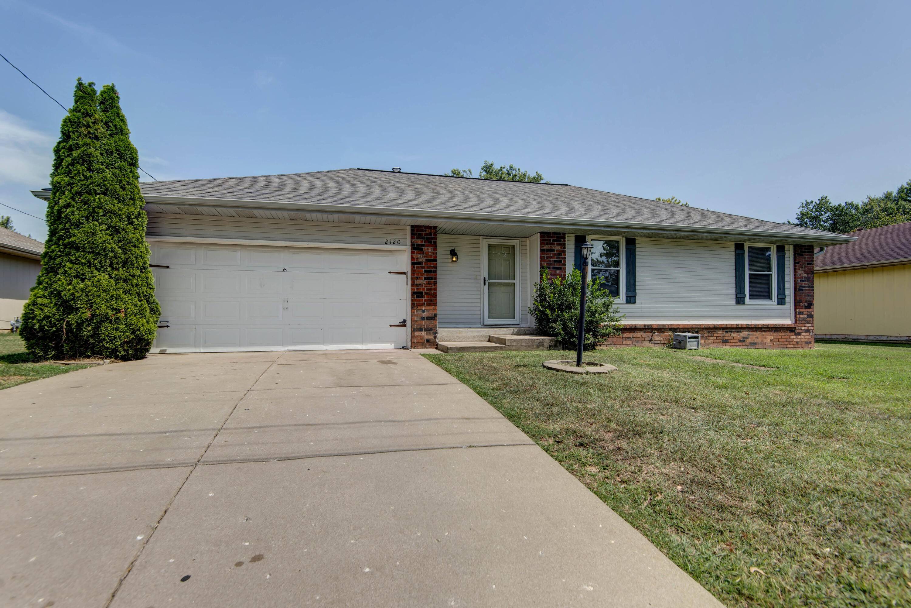 2120 S Golden AVE, Springfield, MO 65807