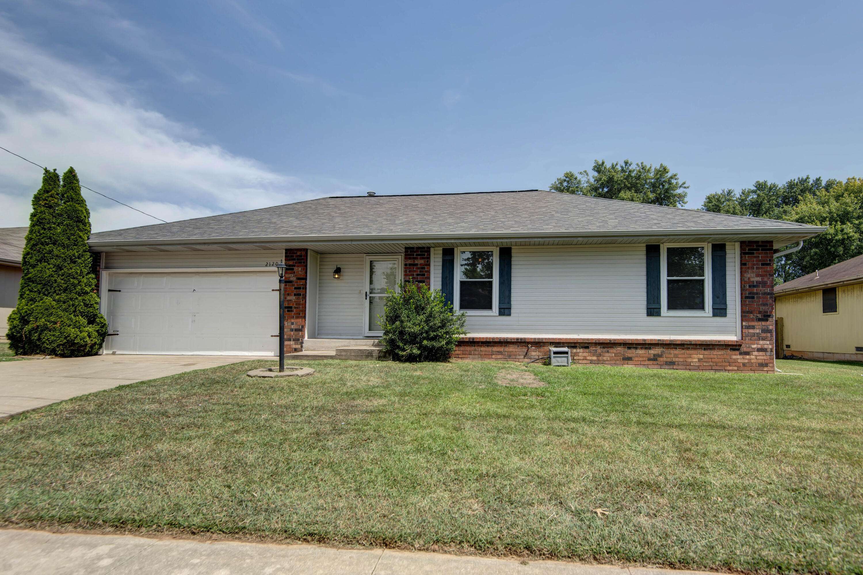 2120 S Golden AVE, Springfield, MO 65807