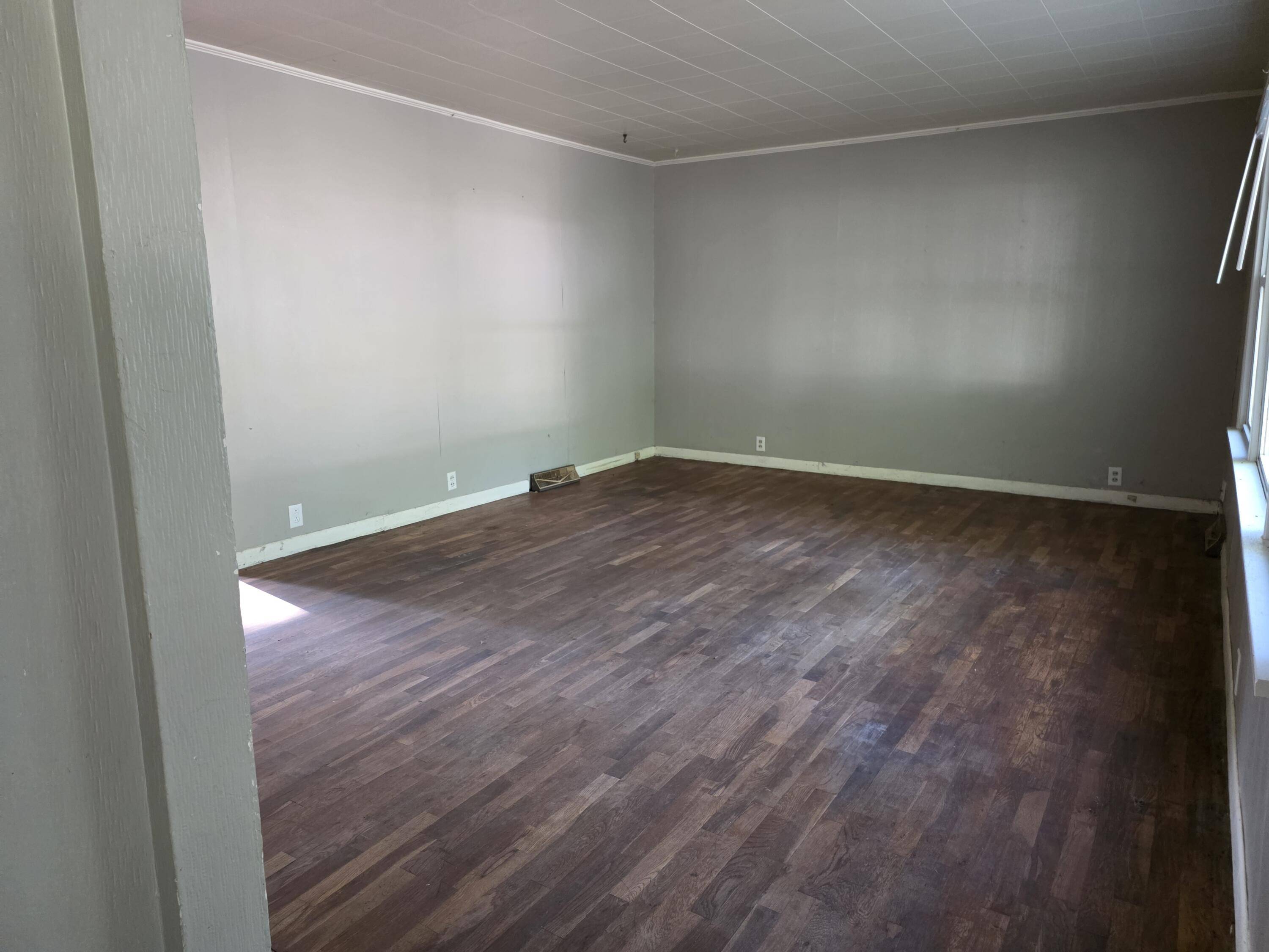 611 S Harrison AVE, Aurora, MO 65605