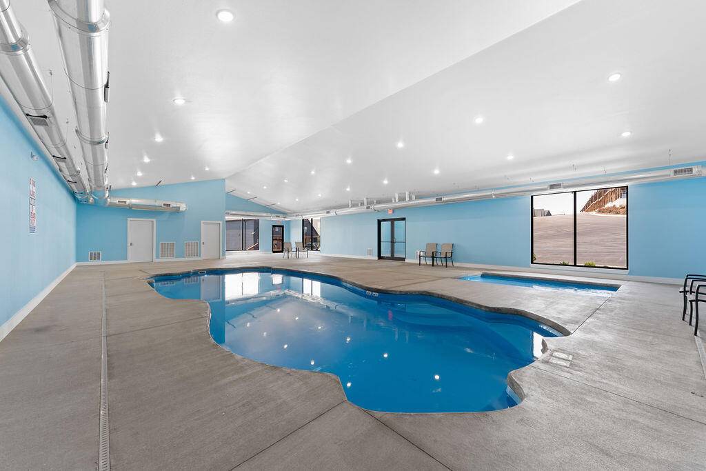 240 Poolside Pass #5, Hollister, MO 65672