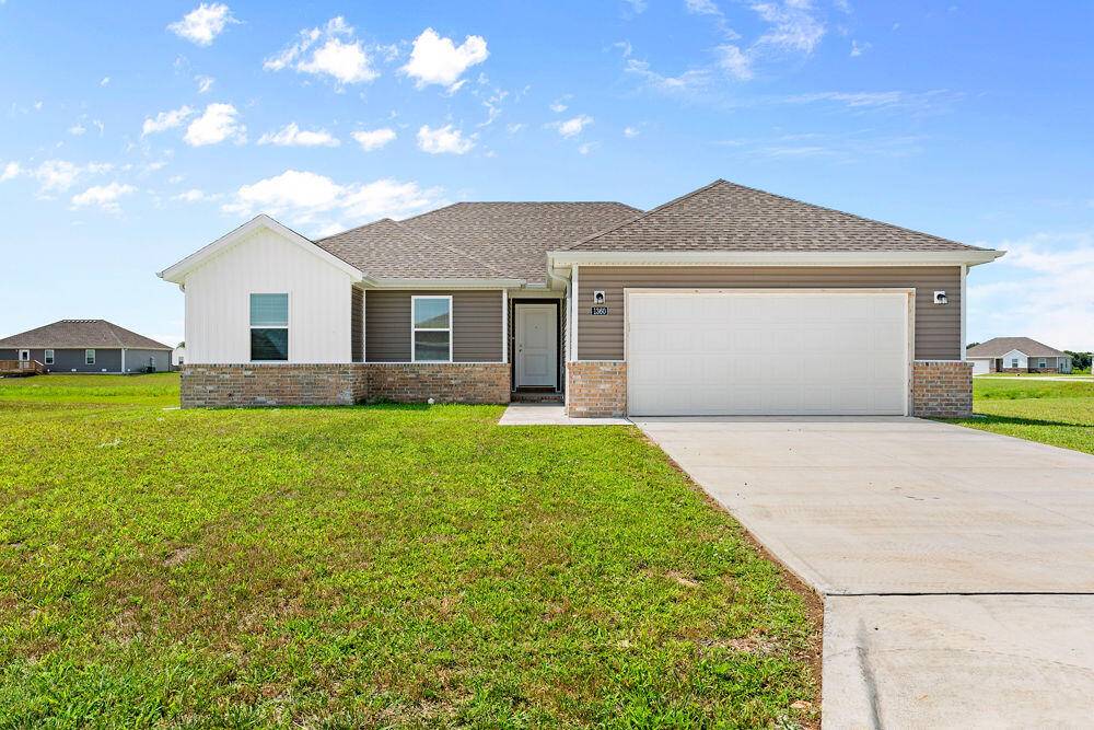 1360 W Kay ST, Bolivar, MO 65613