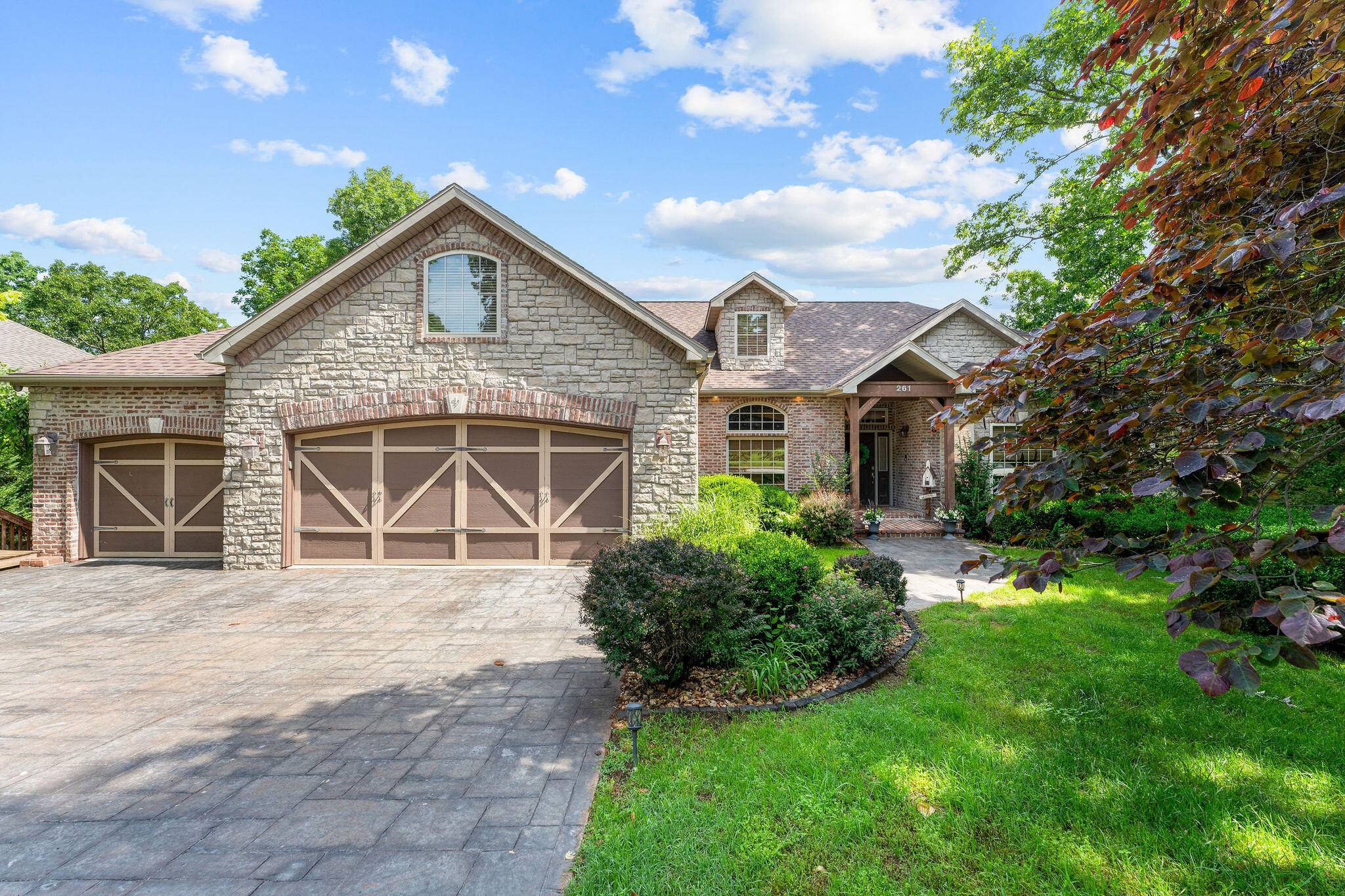 261 Country Bluff DR, Branson, MO 65616