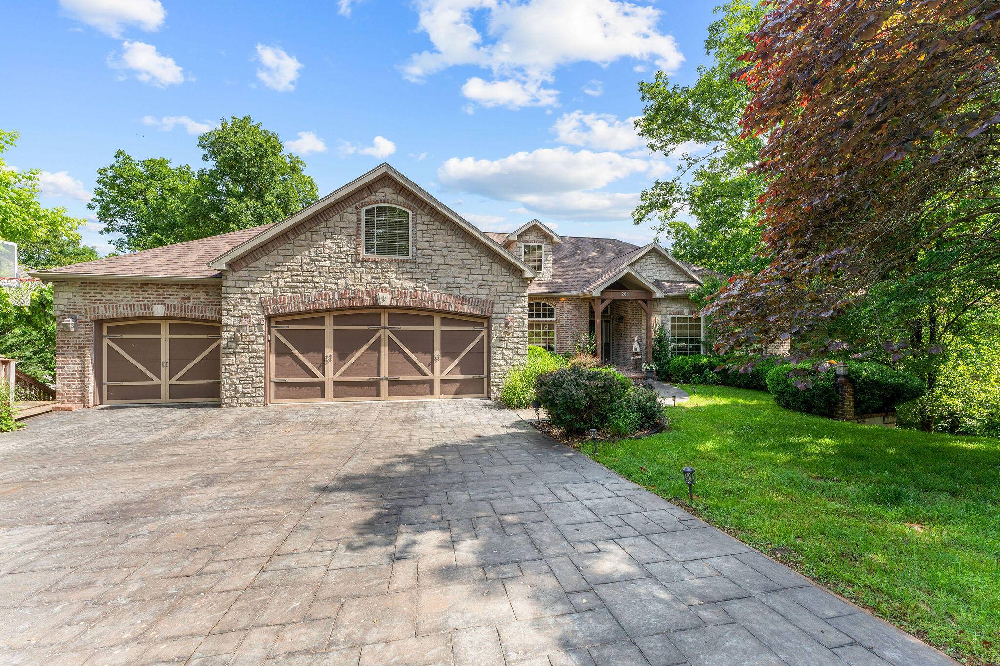 261 Country Bluff DR, Branson, MO 65616