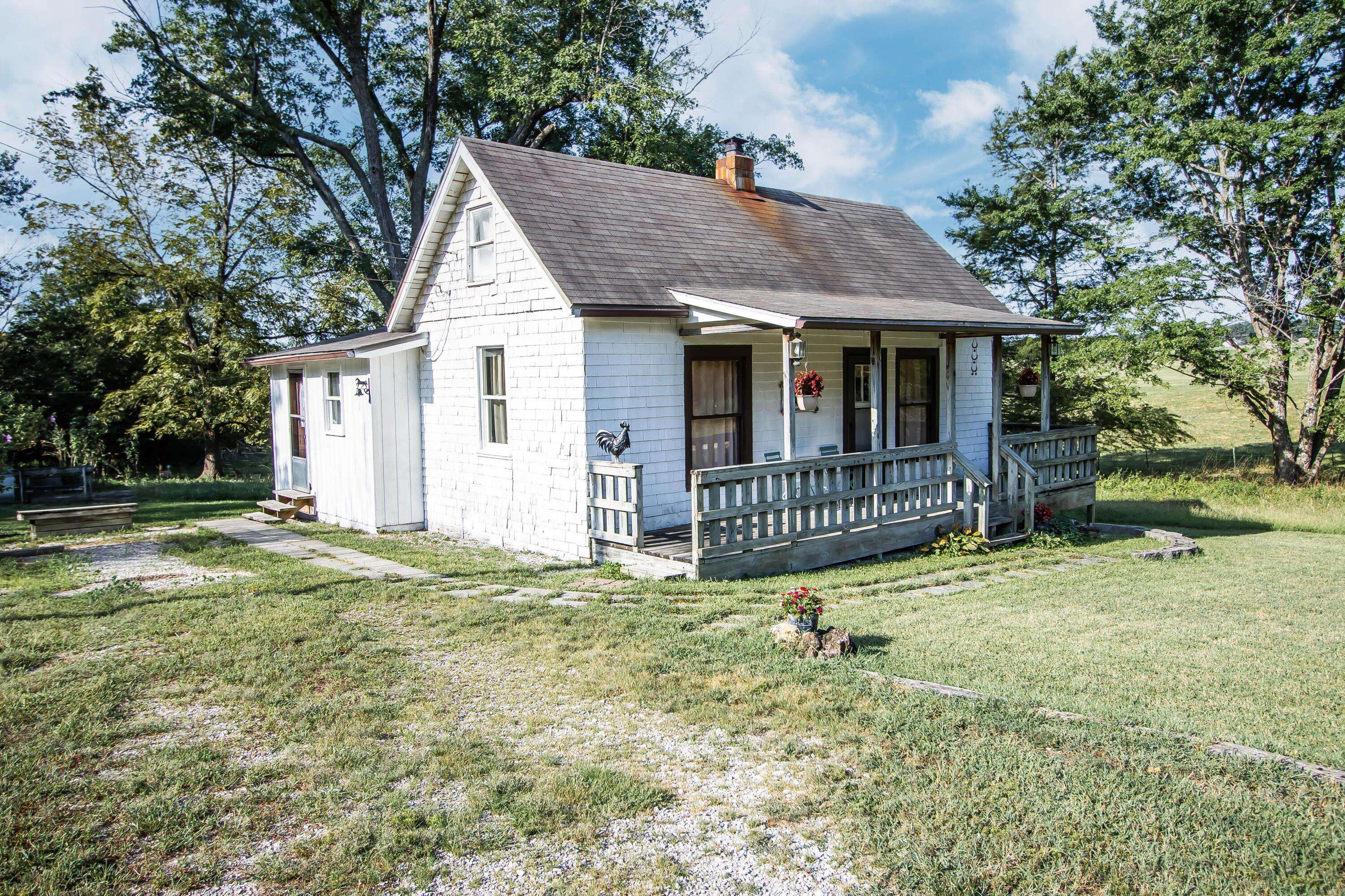 75 Chadwick RD, Fair Grove, MO 65648