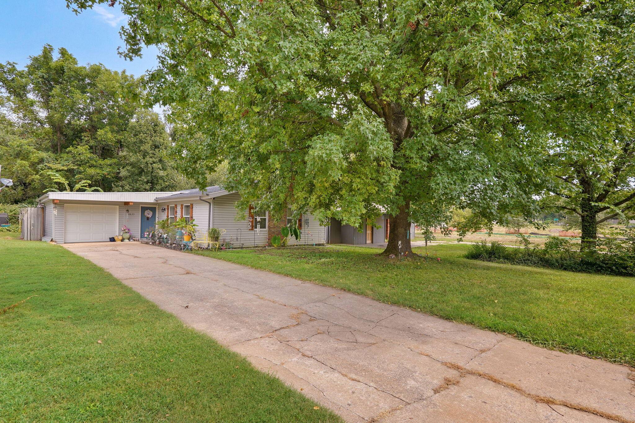 2633 W Phelps ST, Springfield, MO 65802