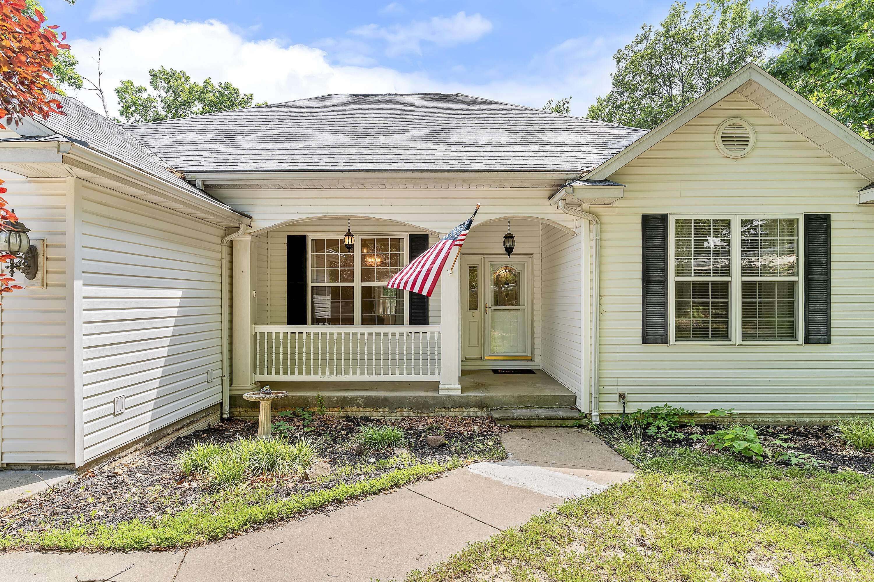 52 Crown DR, Branson West, MO 65737