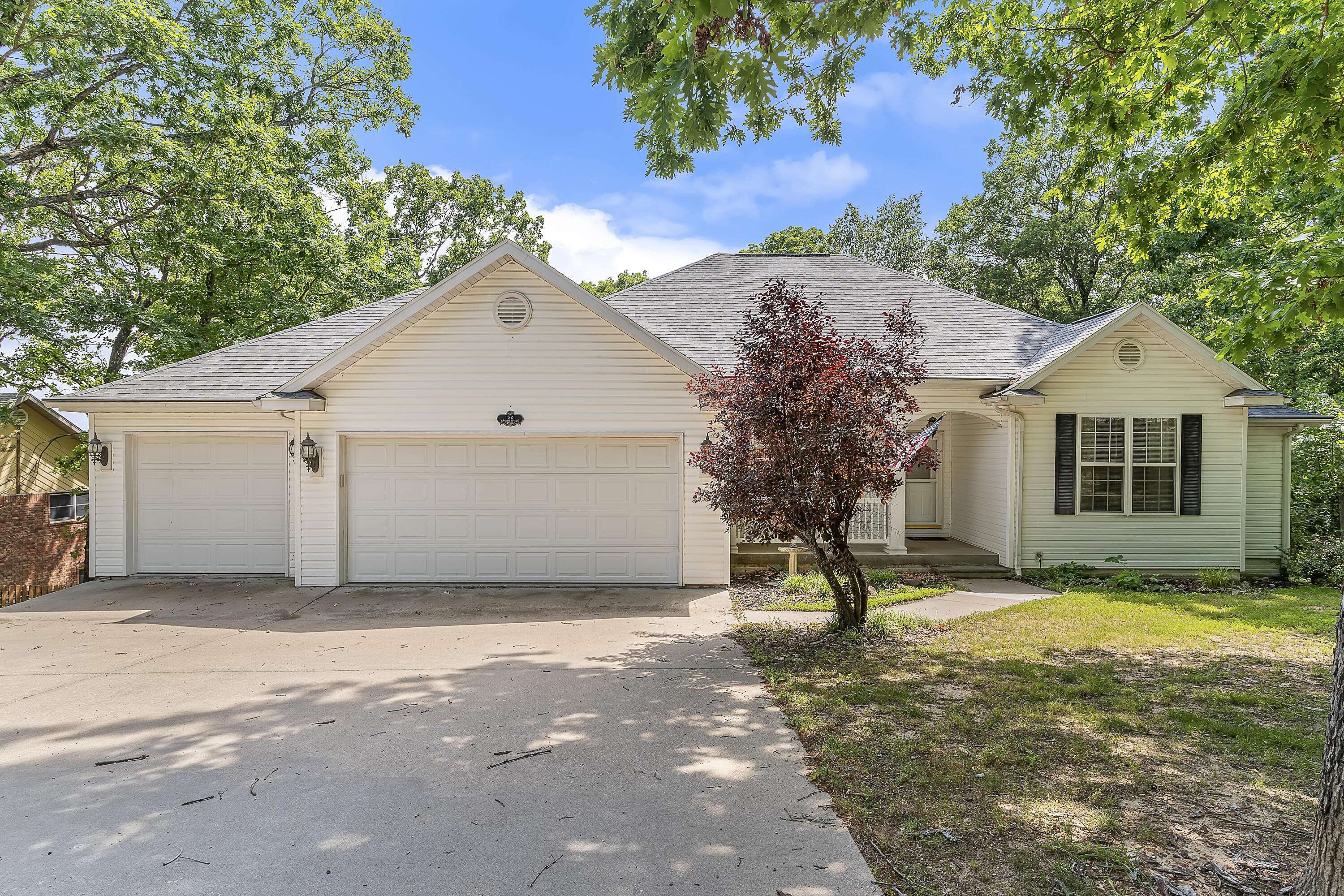 52 Crown DR, Branson West, MO 65737