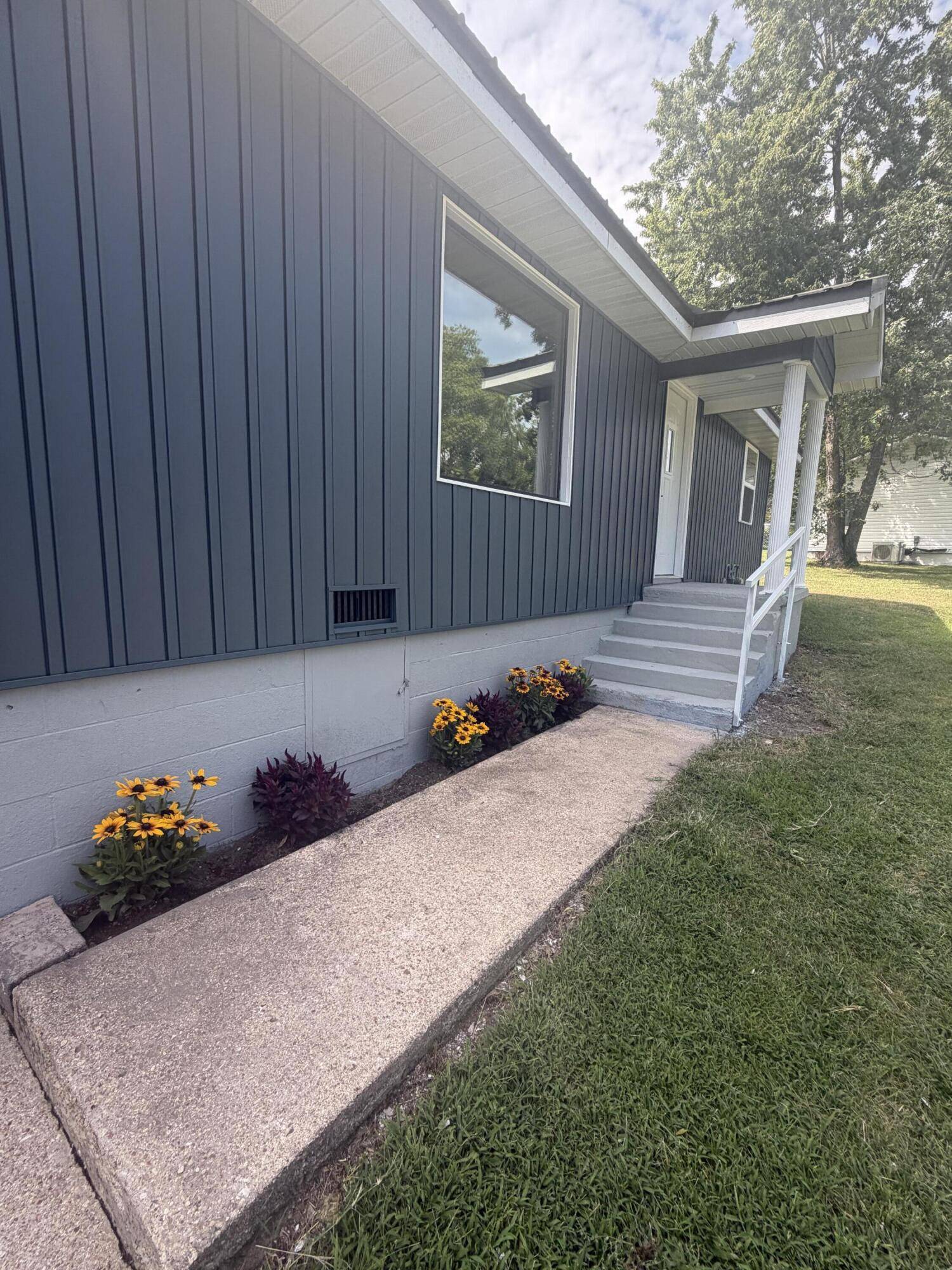 401 N Phelps AVE, Mansfield, MO 65704