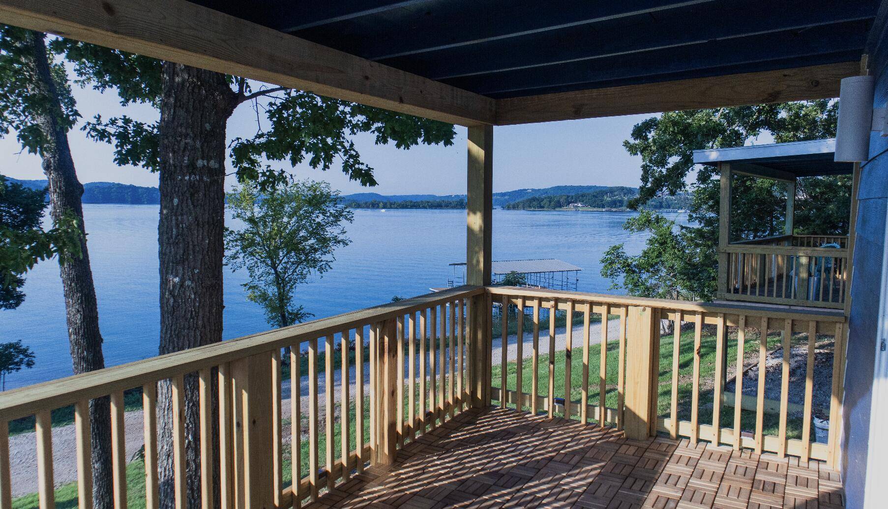 585 Tom Turkey CIR, Reeds Spring, MO 65737
