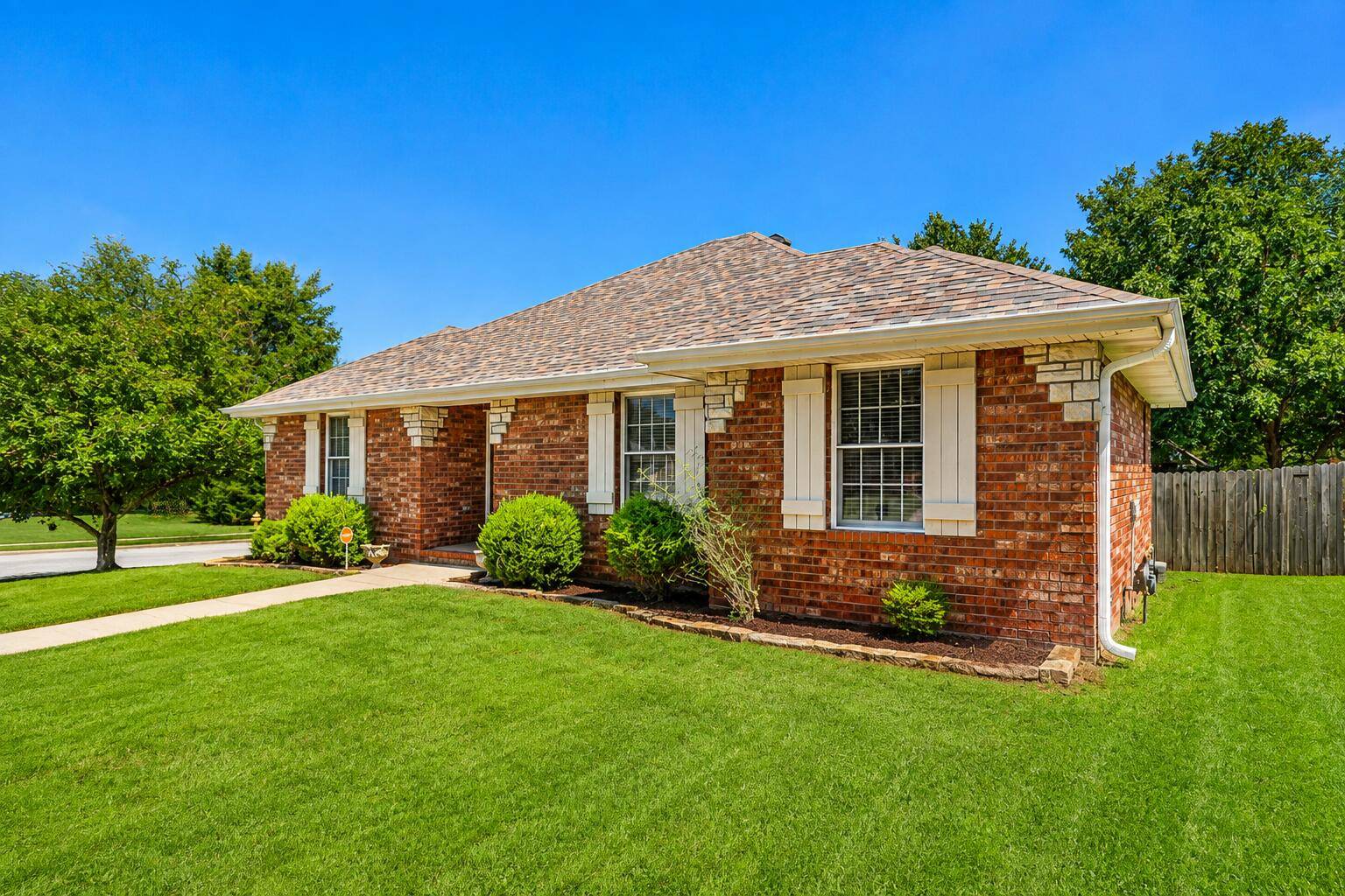 736 S Willow CT, Springfield, MO 65802