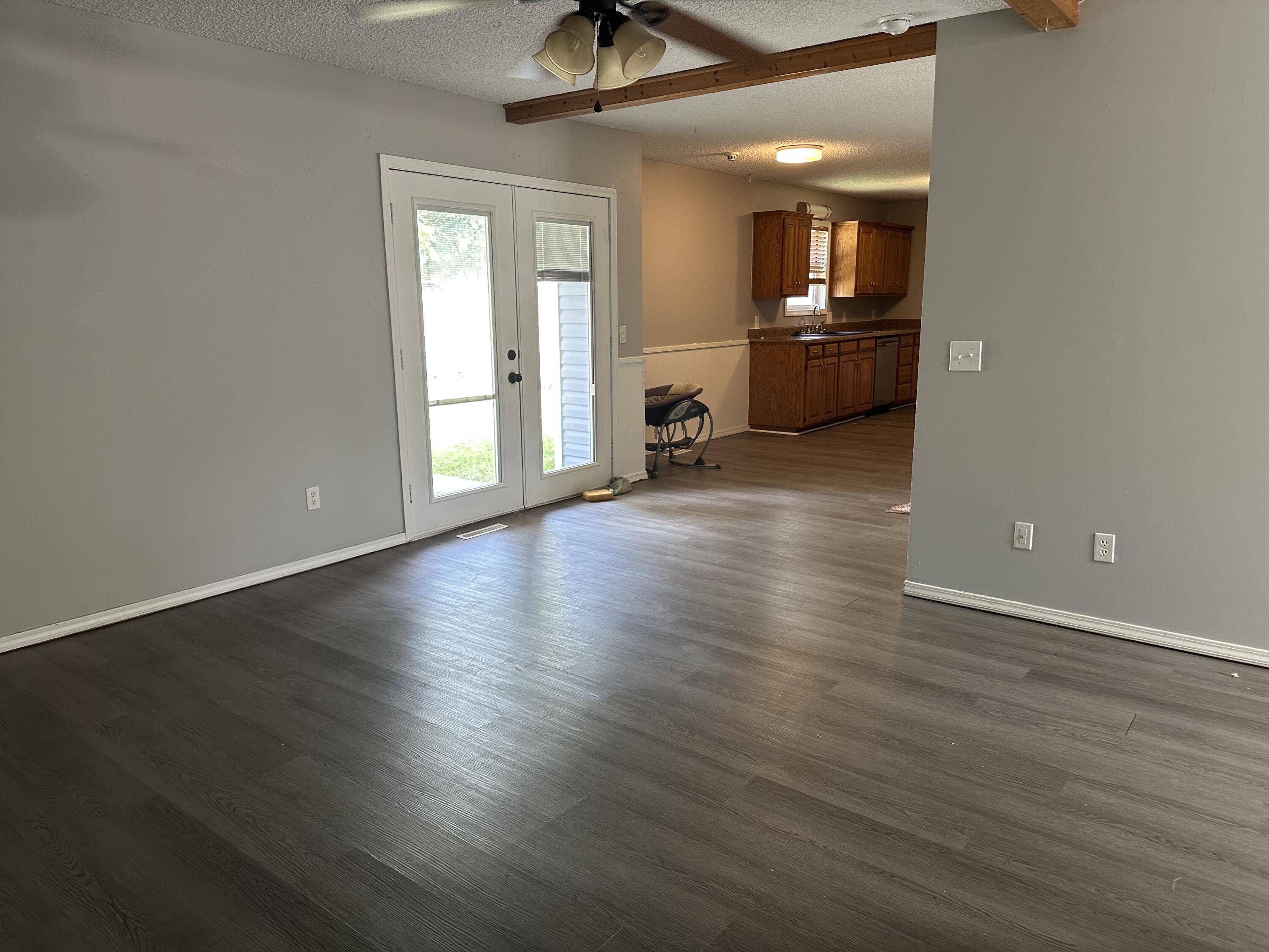 5807 S Iris LN, Battlefield, MO 65619
