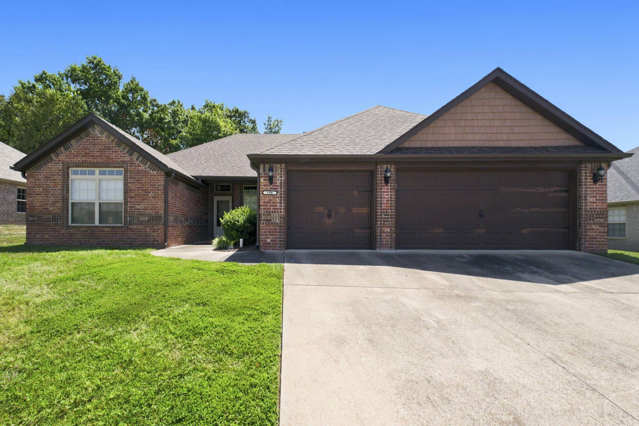 198 Stoney Pointe DR, Hollister, MO 65672