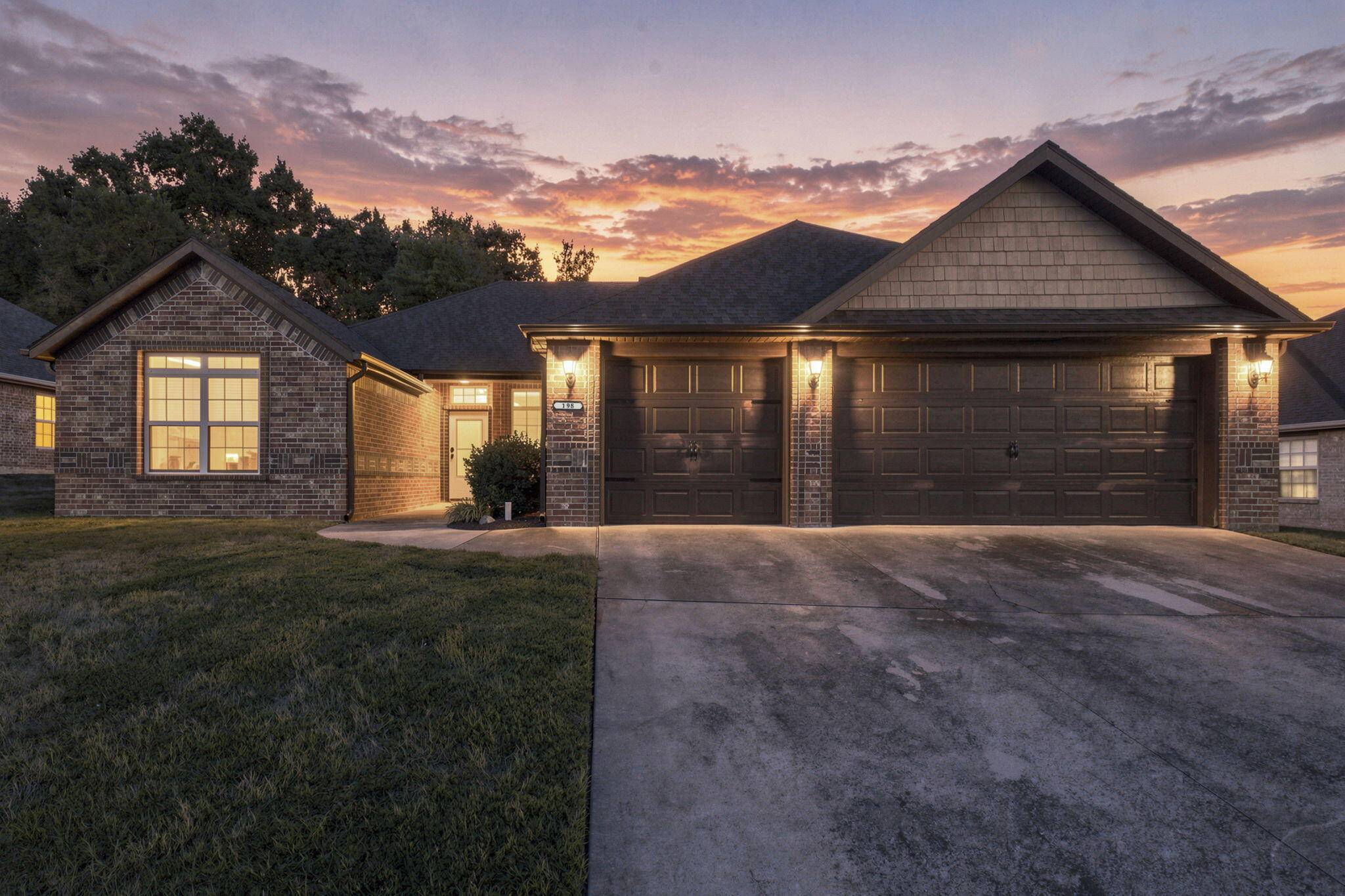 198 Stoney Pointe DR, Hollister, MO 65672