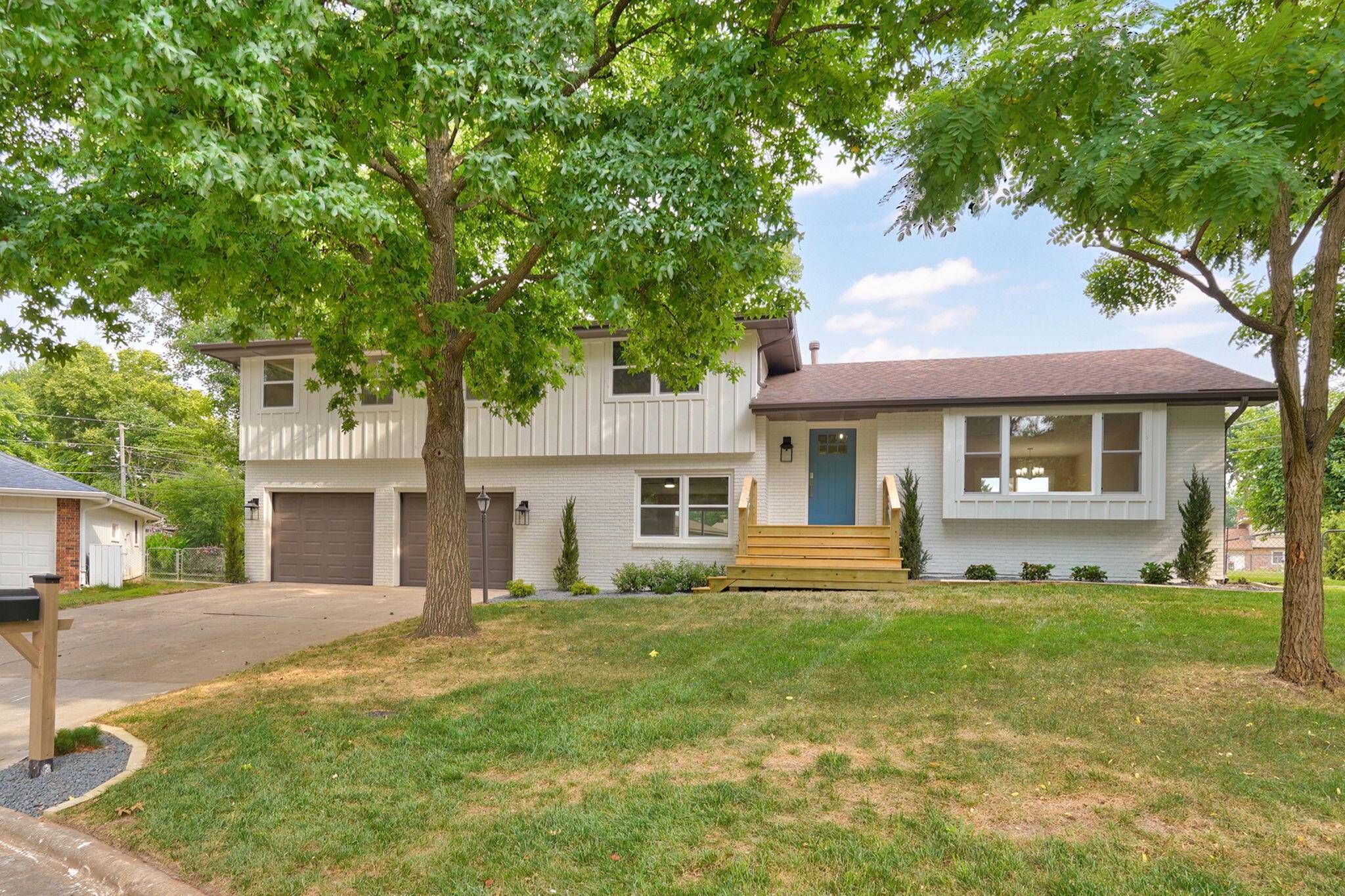 713 E Meadowlark CIR, Springfield, MO 65810