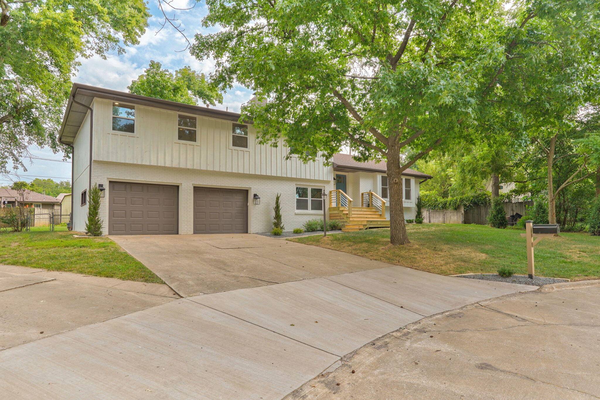 713 E Meadowlark CIR, Springfield, MO 65810