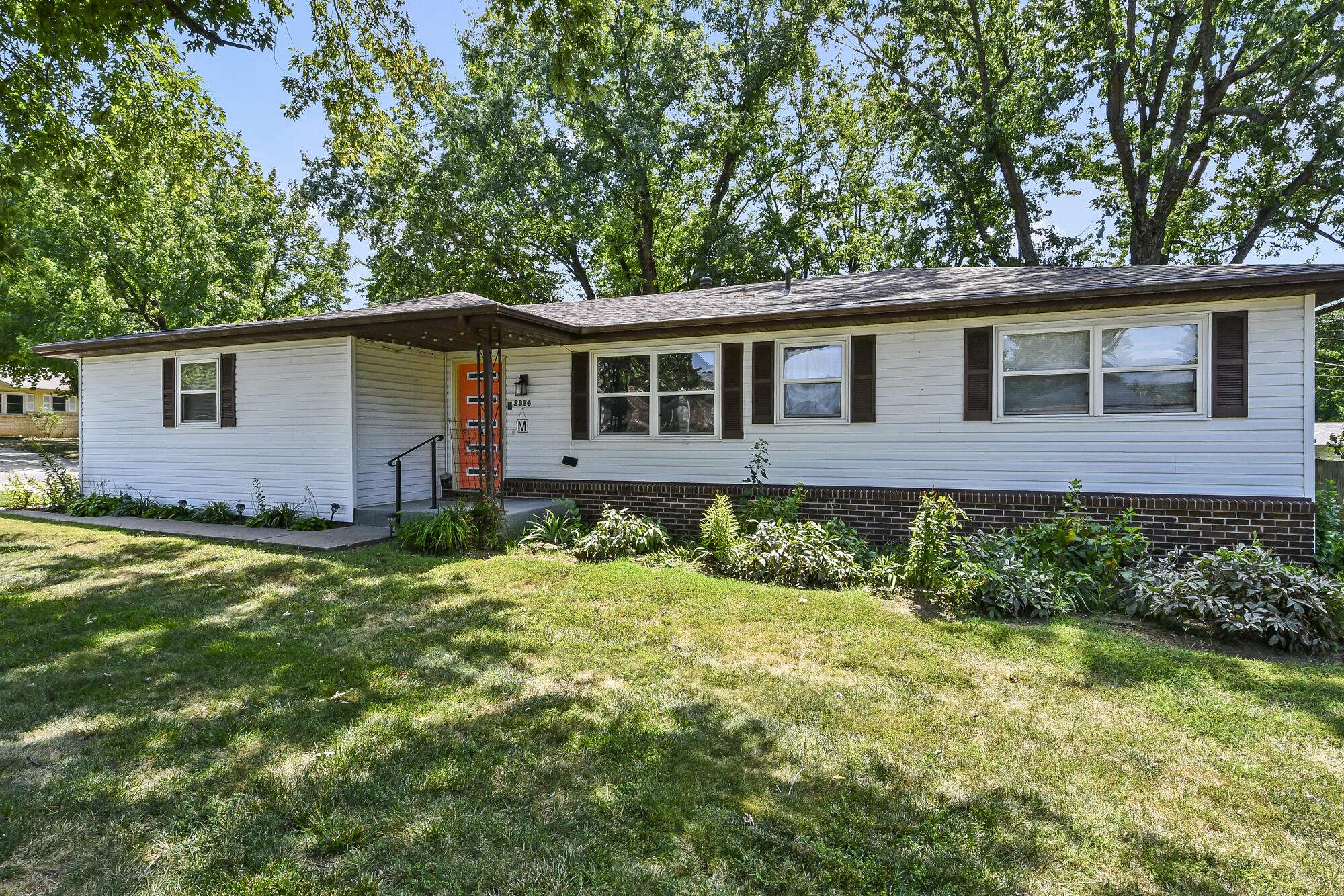 2326 E Nora ST, Springfield, MO 65803