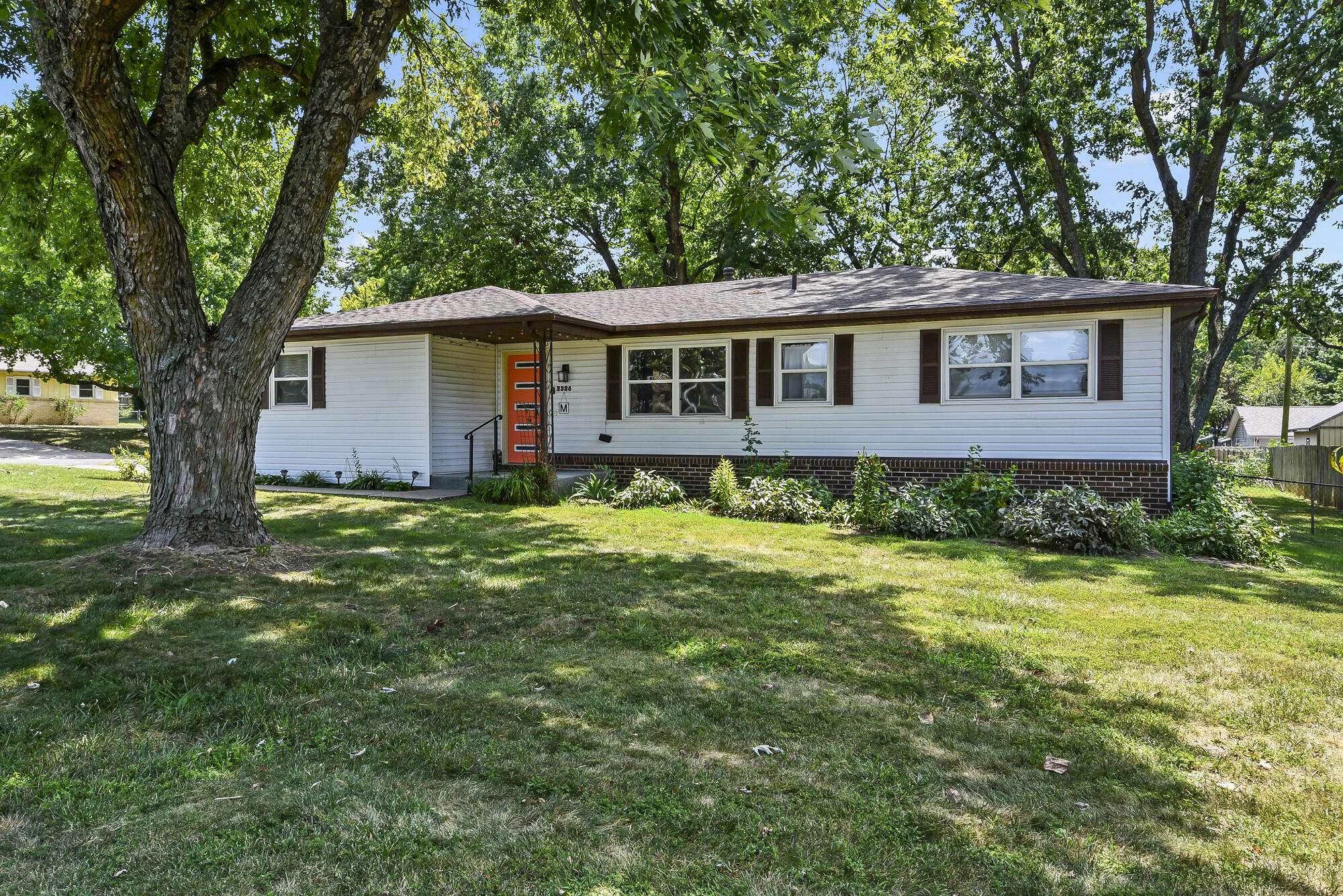 2326 E Nora ST, Springfield, MO 65803