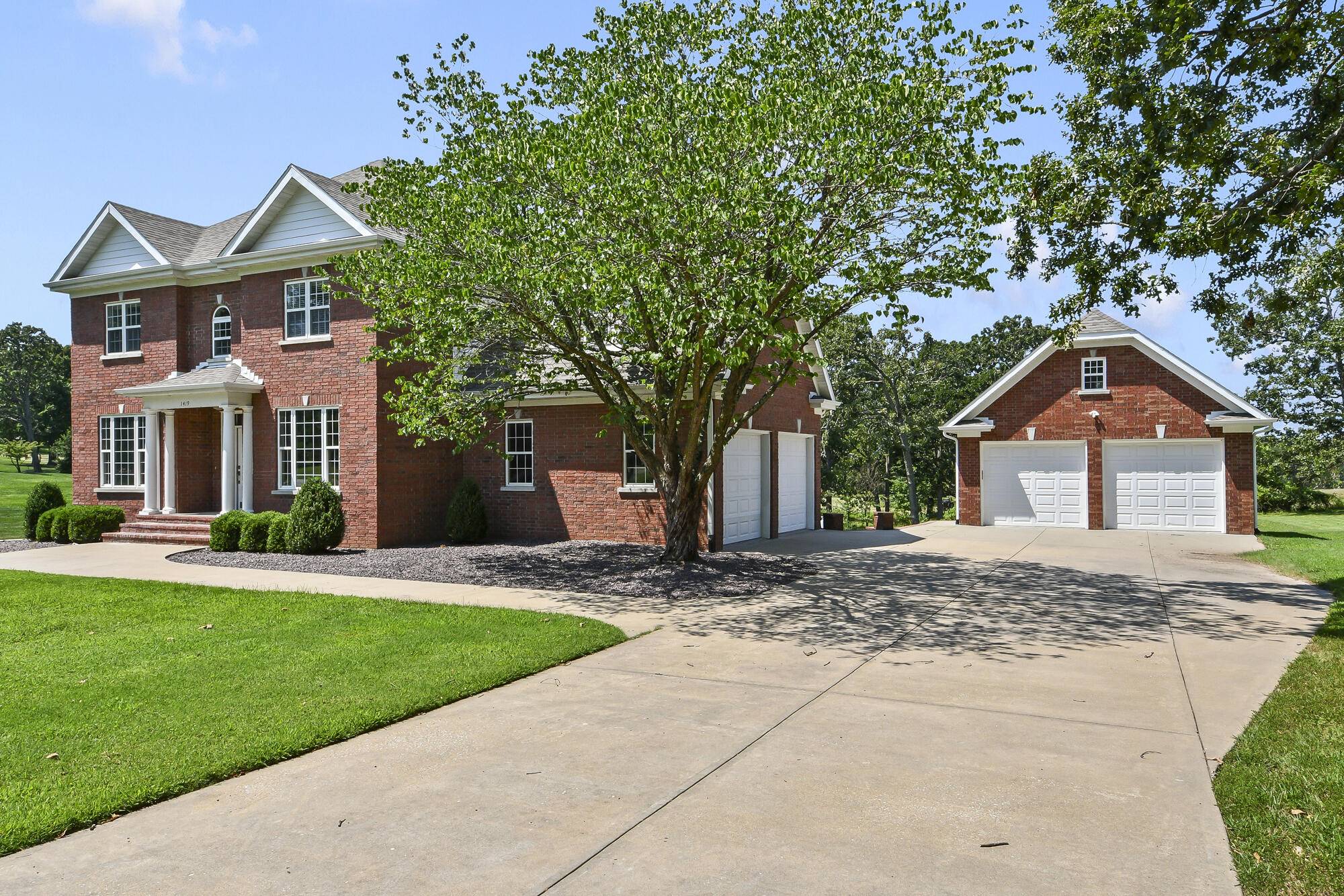 1419 Briarwood Dr. DR, Marshfield, MO 65706