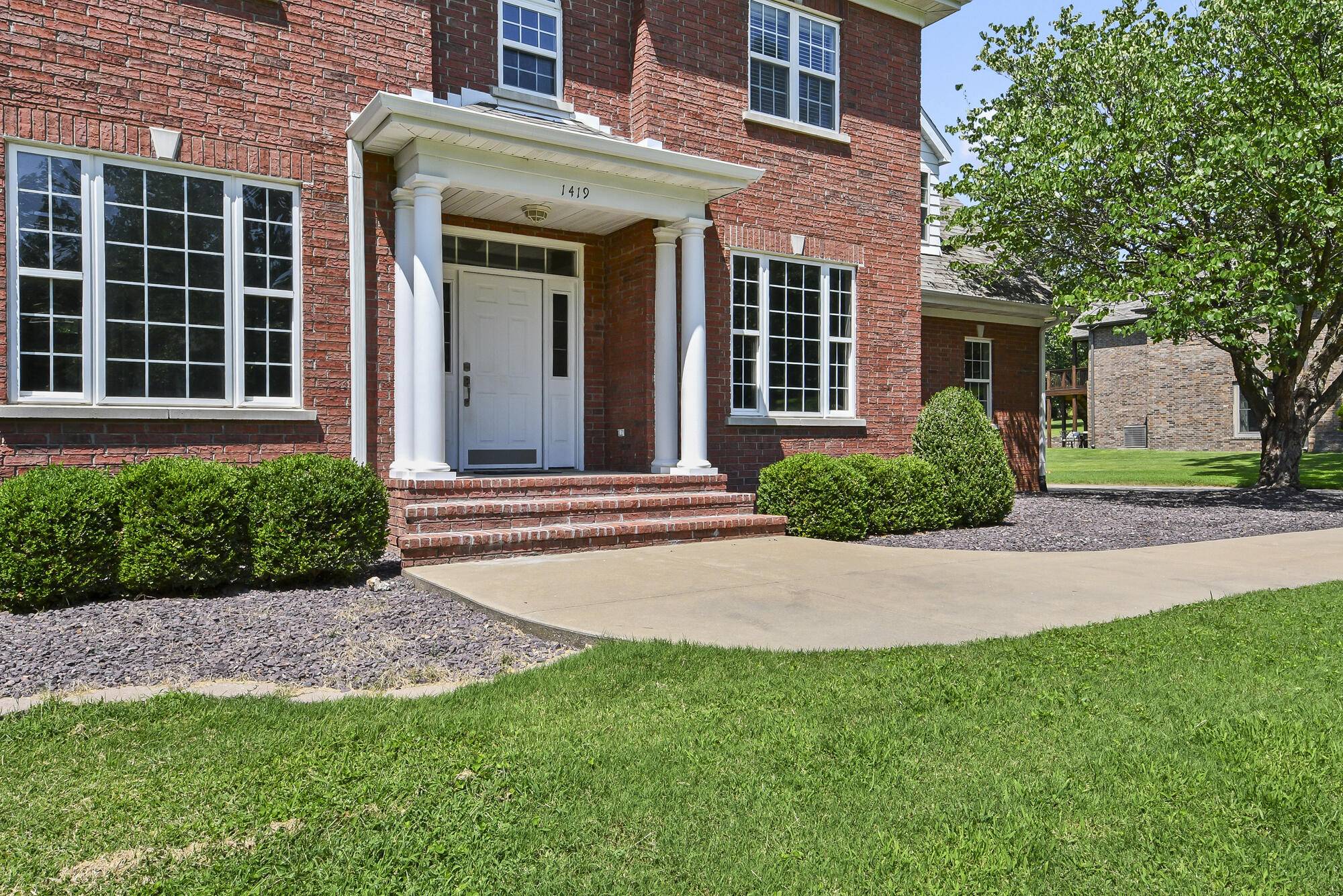 1419 Briarwood Dr. DR, Marshfield, MO 65706