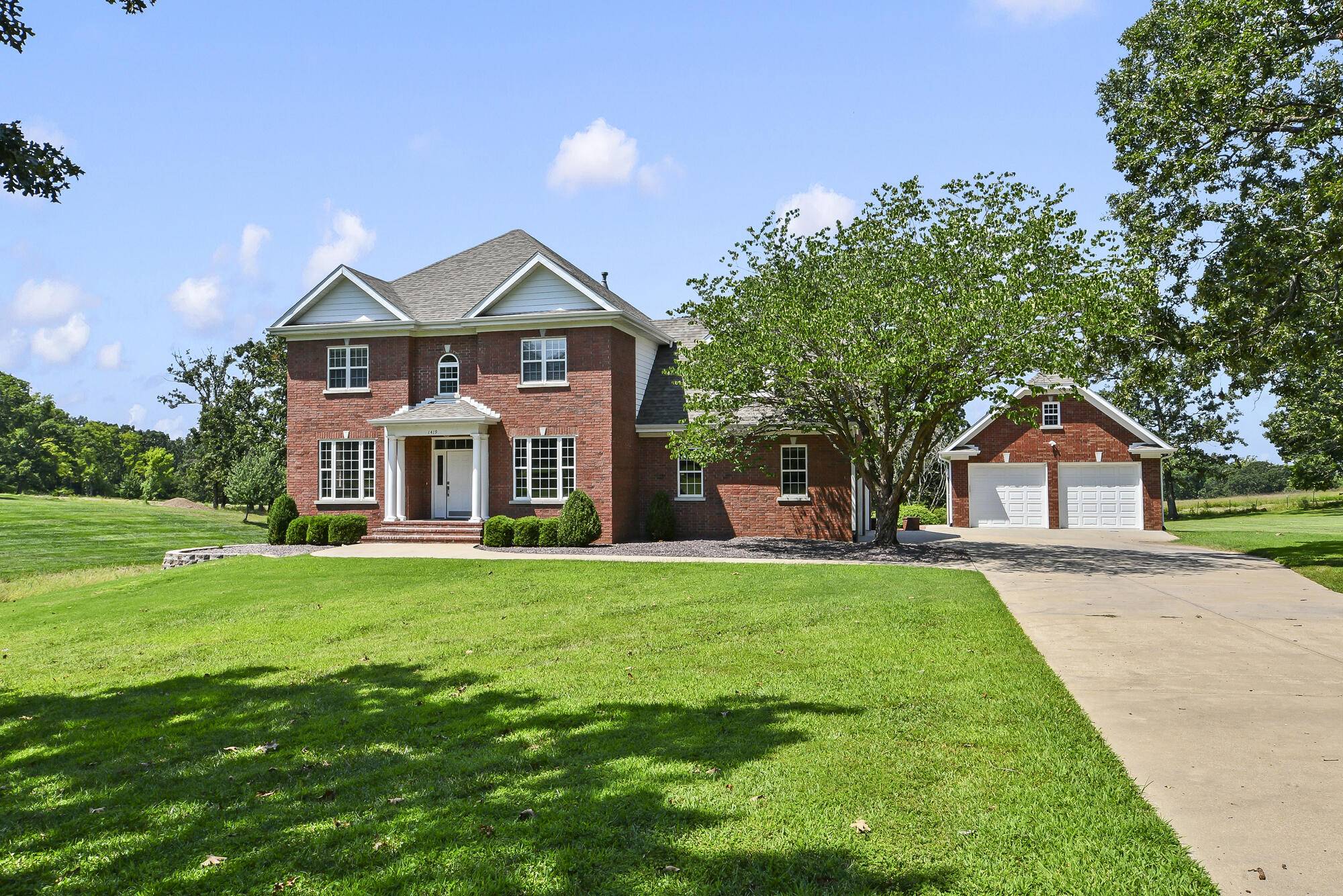1419 Briarwood Dr. DR, Marshfield, MO 65706