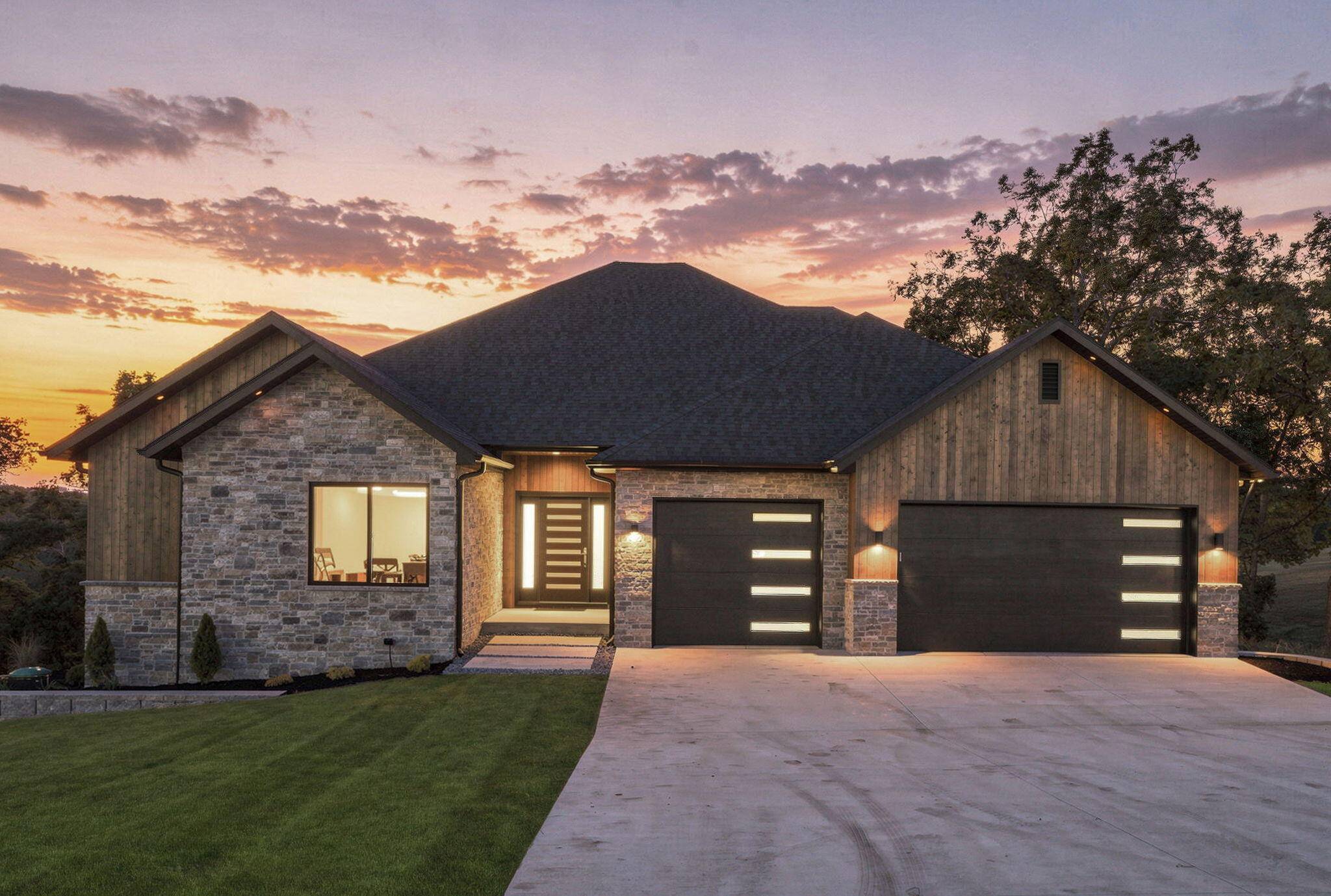 346 Sunset DR, Saddlebrooke, MO 65630