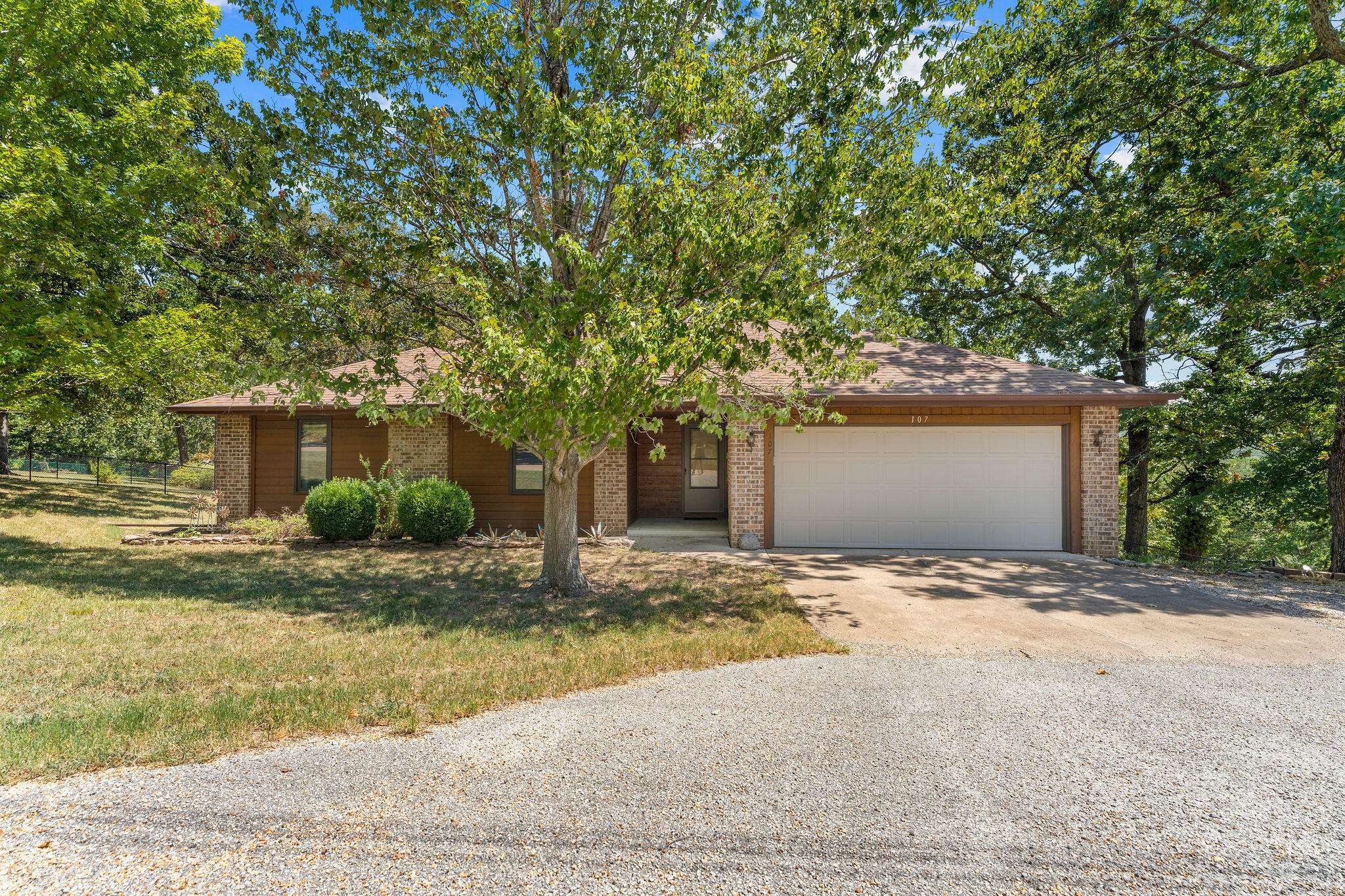107 Oak DR, Kimberling City, MO 65686