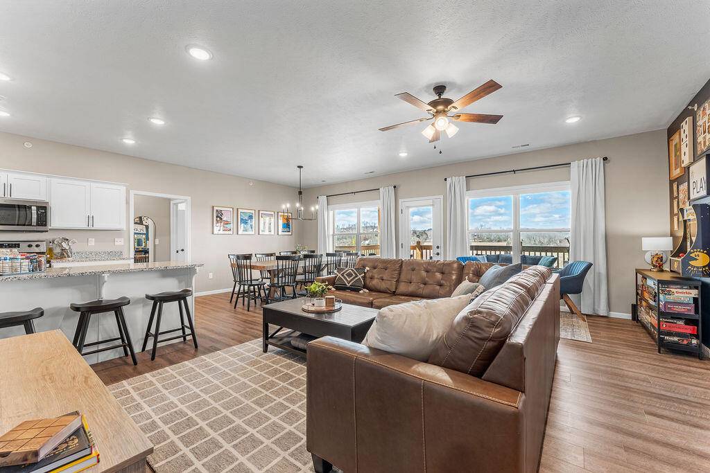 53 Bunker DR #1, Branson West, MO 65737