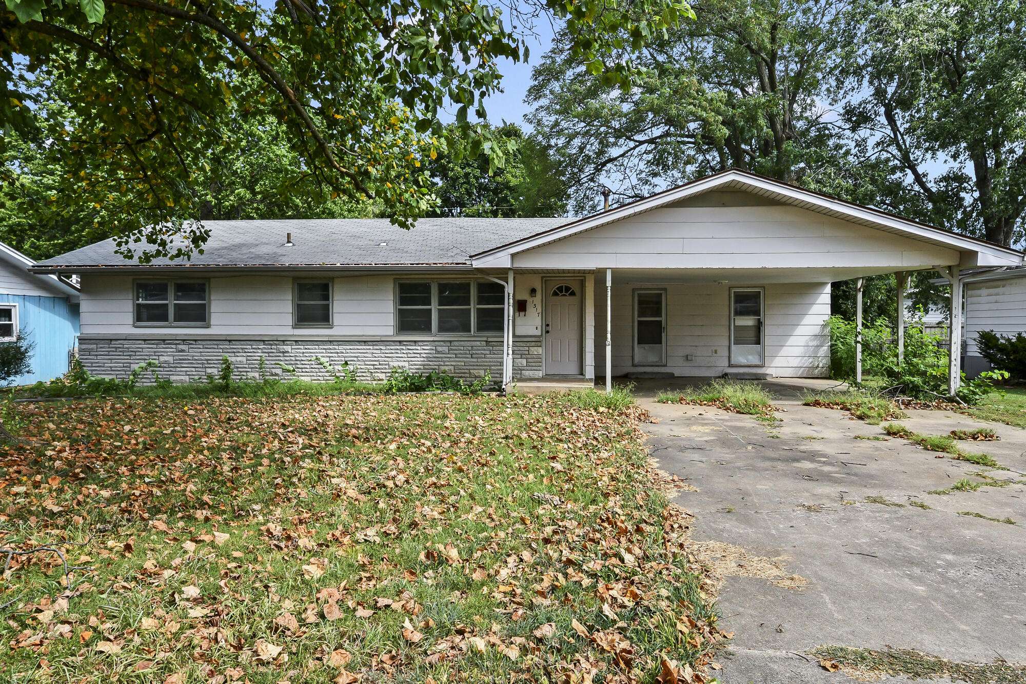 1317 E Cambridge ST, Springfield, MO 65804